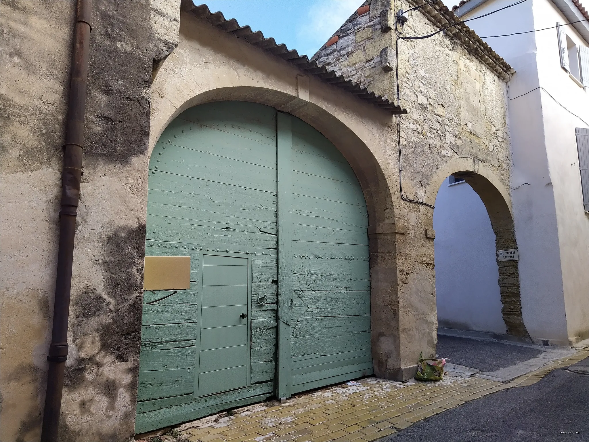 Rue Jules Guesde, ancienne rue de la Calade | Autor: Amélie Nespoulous | Licencja: CC BY-SA 4.0 | Źródło: Wikimedia Commons