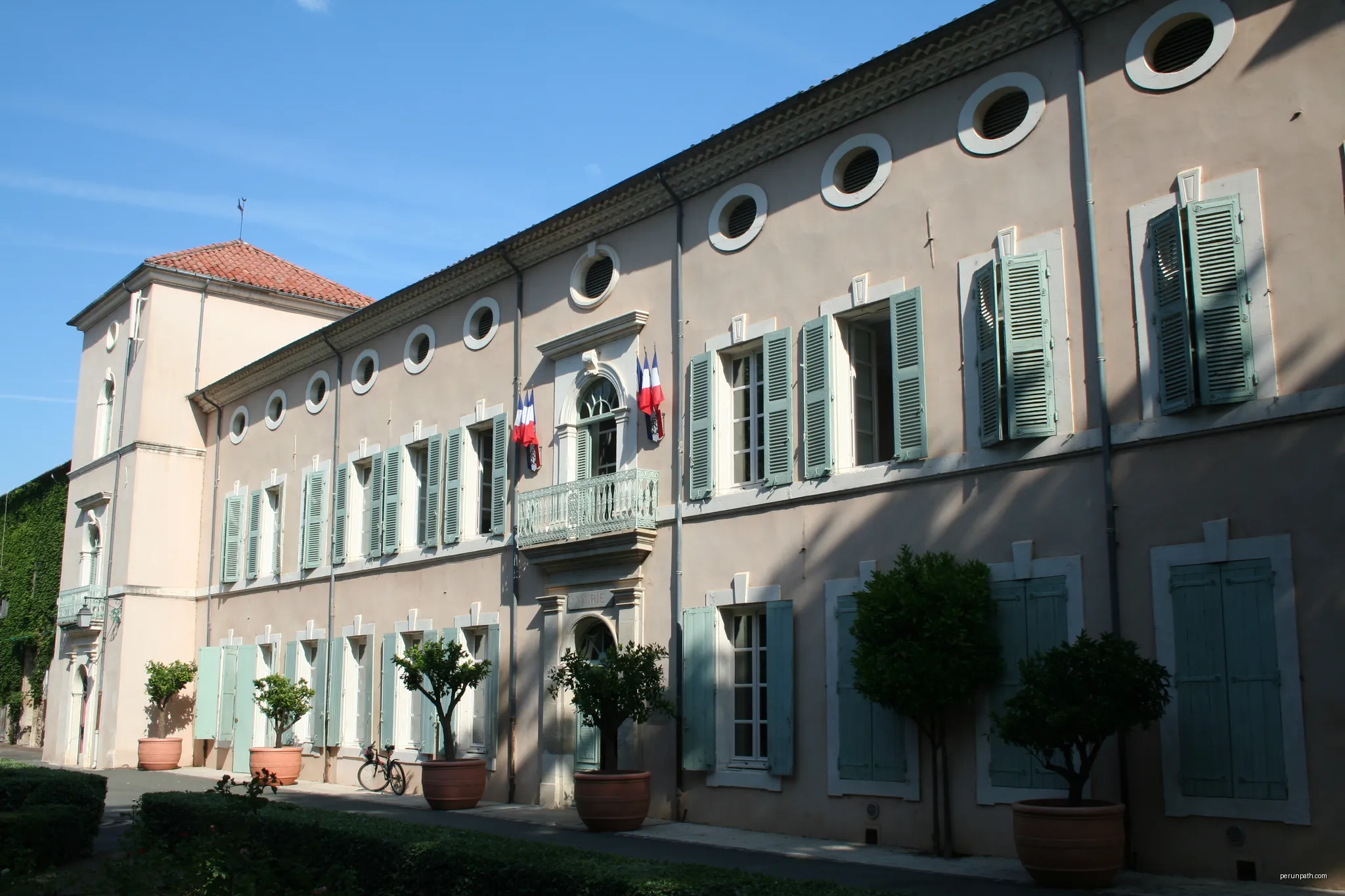 Saint-Chinian (Hérault) - mairie. | Autor: Fagairolles 34 | Licencja: CC BY-SA 4.0 | Źródło: Wikimedia Commons