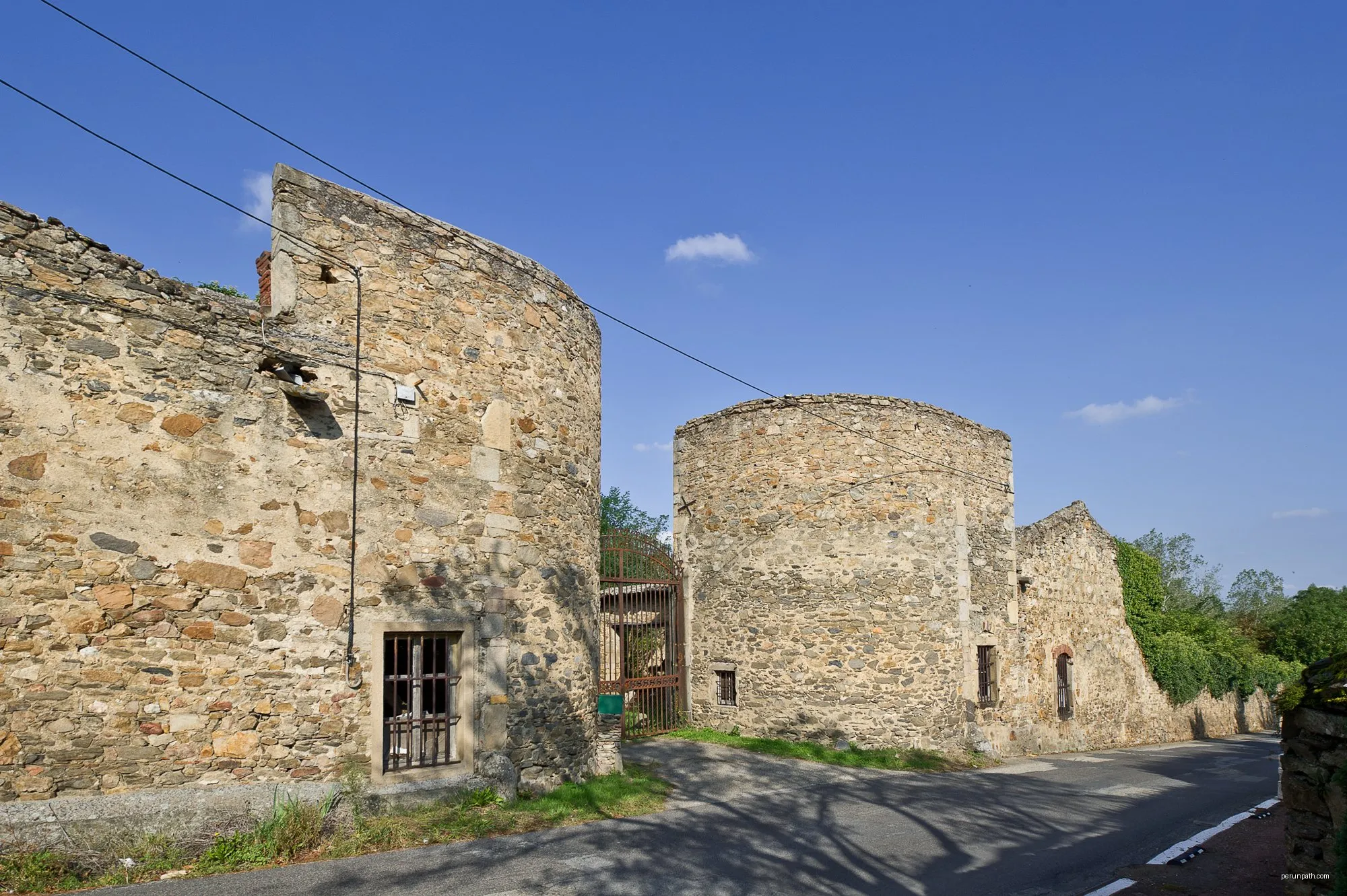 Les landes entre vignes, vergers et combes