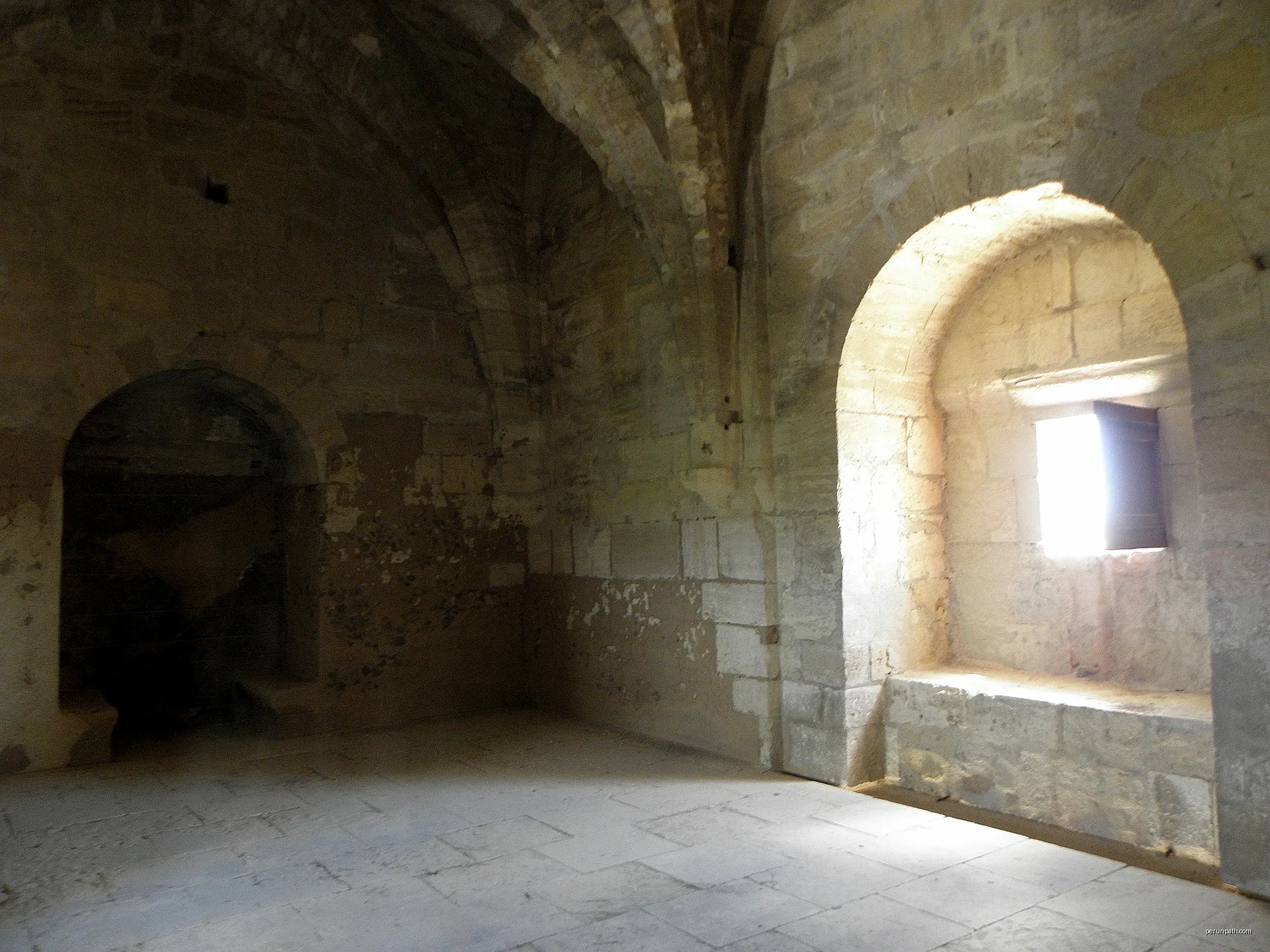 Tour Carbonnière, commune de Saint-Laurent-d'Aigouze (30). | Autor: GO69 | Licencja: CC BY-SA 4.0 | Źródło: Wikimedia Commons