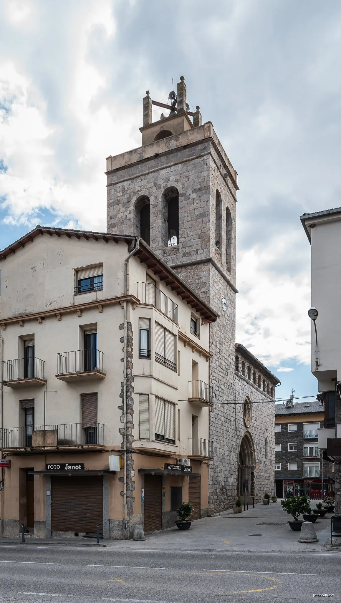 Vertical Santa Fe