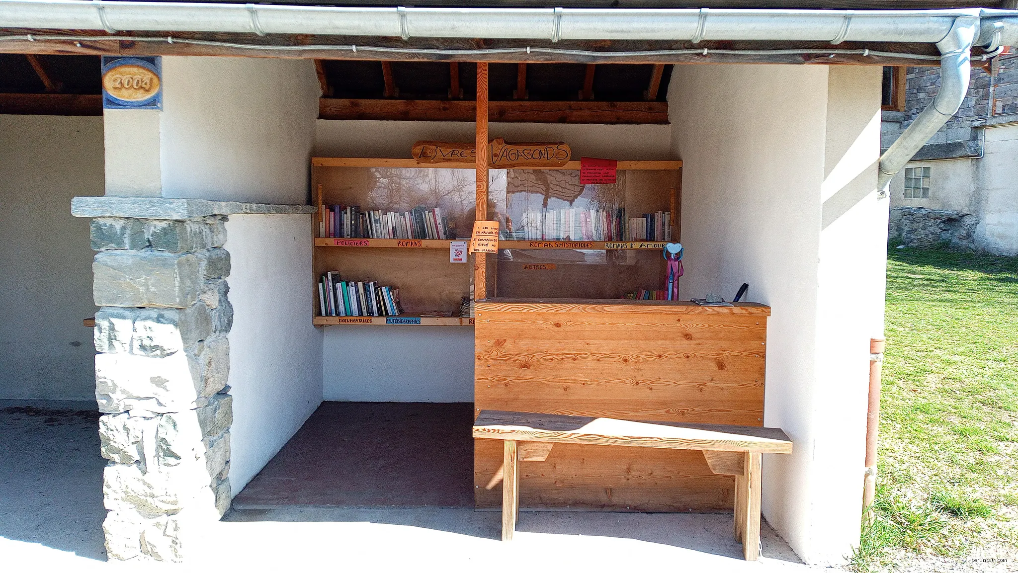 Saint-Michel-de-Chaillol - boîte à livres | Autor: Fred Escallier | Licencja: CC BY-SA 4.0 | Źródło: Wikimedia Commons