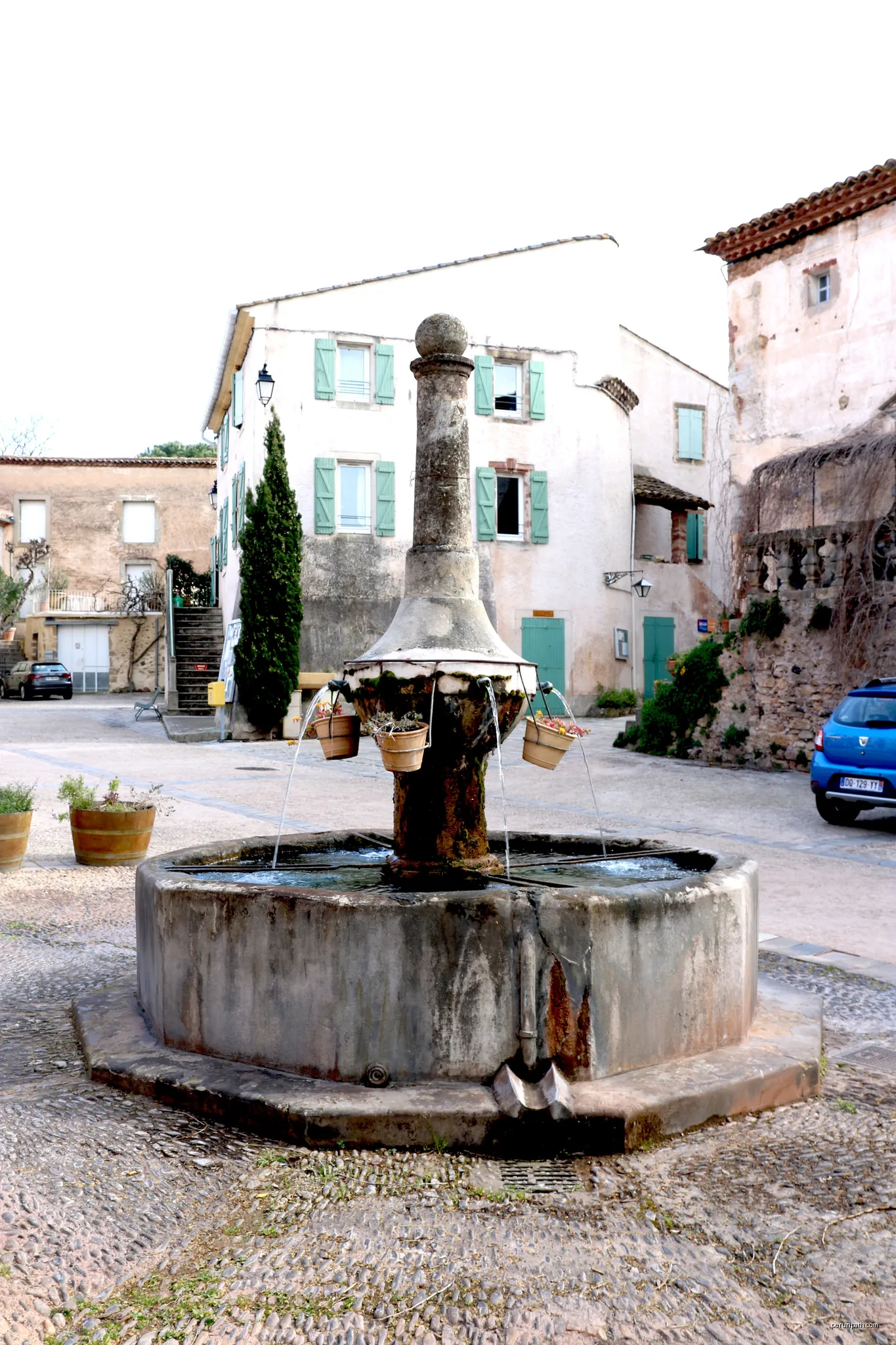 Salasc (Hérault, France) - fontaine | Autor: Fagairolles 34 | Licencja: CC BY-SA 4.0 | Źródło: Wikimedia Commons