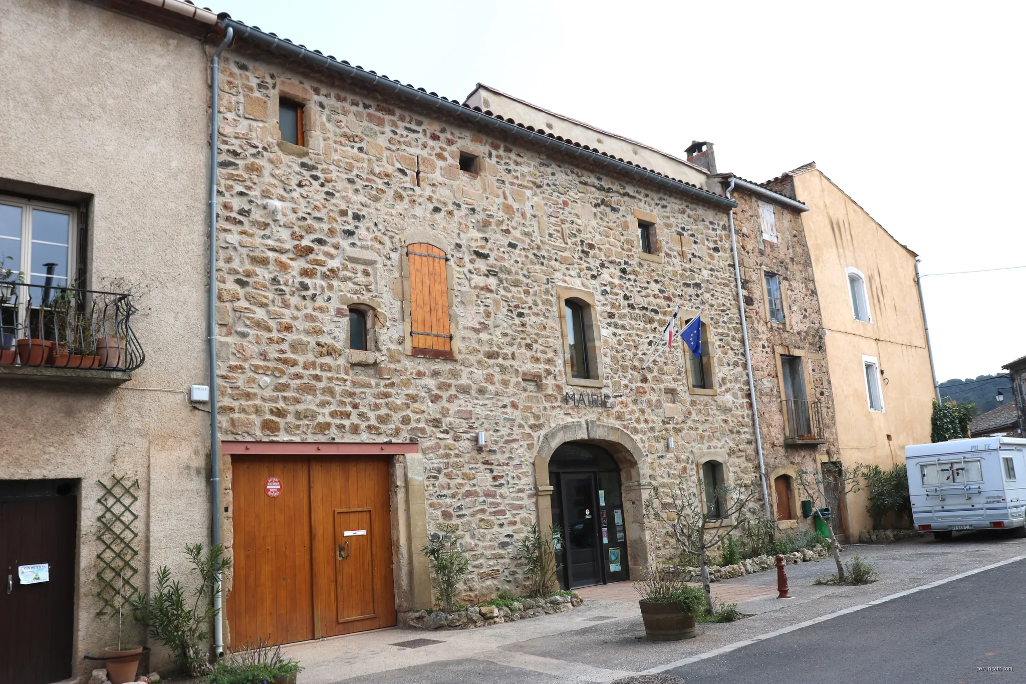 Salasc (Hérault, France) - mairie | Autor: Fagairolles 34 | Licencja: CC BY-SA 4.0 | Źródło: Wikimedia Commons