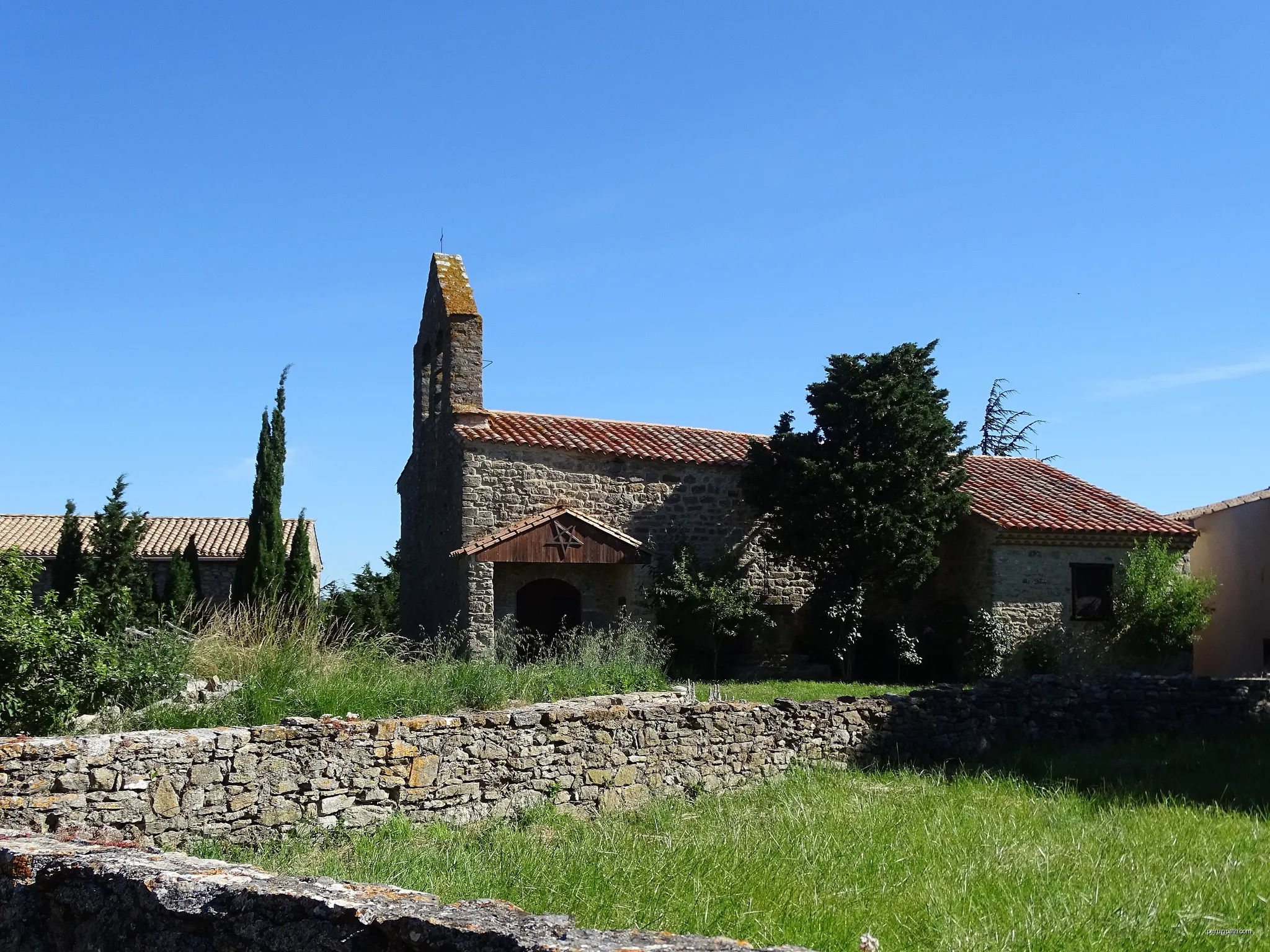 Church of Salza, Aude, France | Autor: Tybo2 | Licencja: CC BY-SA 4.0 | Źródło: Wikimedia Commons