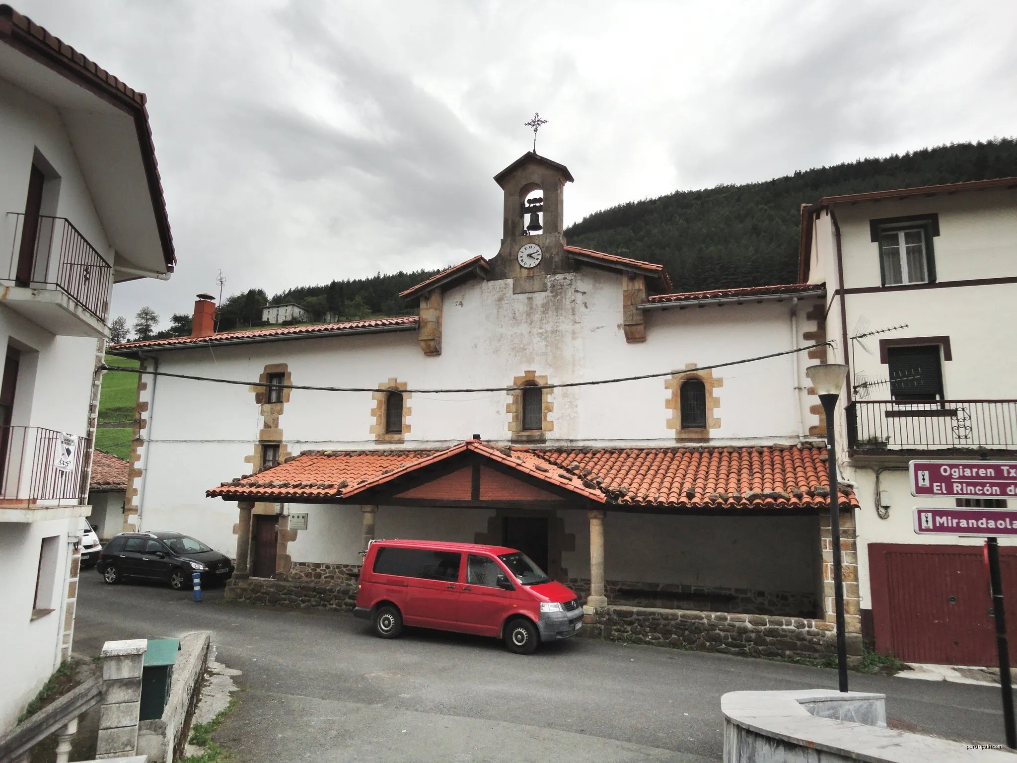 E3 Araindarri Hiru tenpluen ibilbidea: Antio - Brinkola