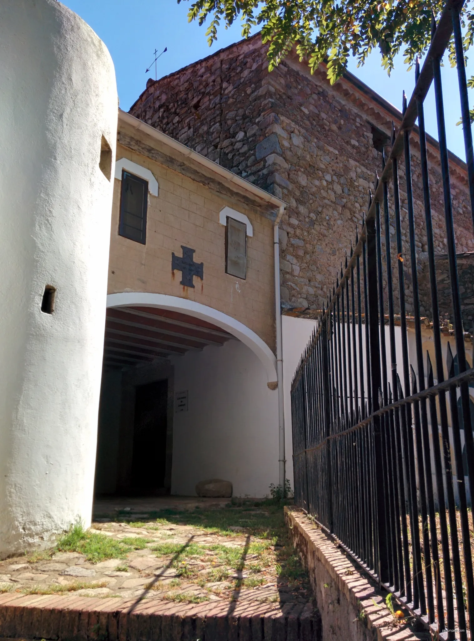 Església de Sant Andreu de Castanyet (Santa Coloma de Farners) | Autor: Josep Maria Viñolas Esteva | Licencja: CC BY-SA 4.0 | Źródło: Wikimedia Commons