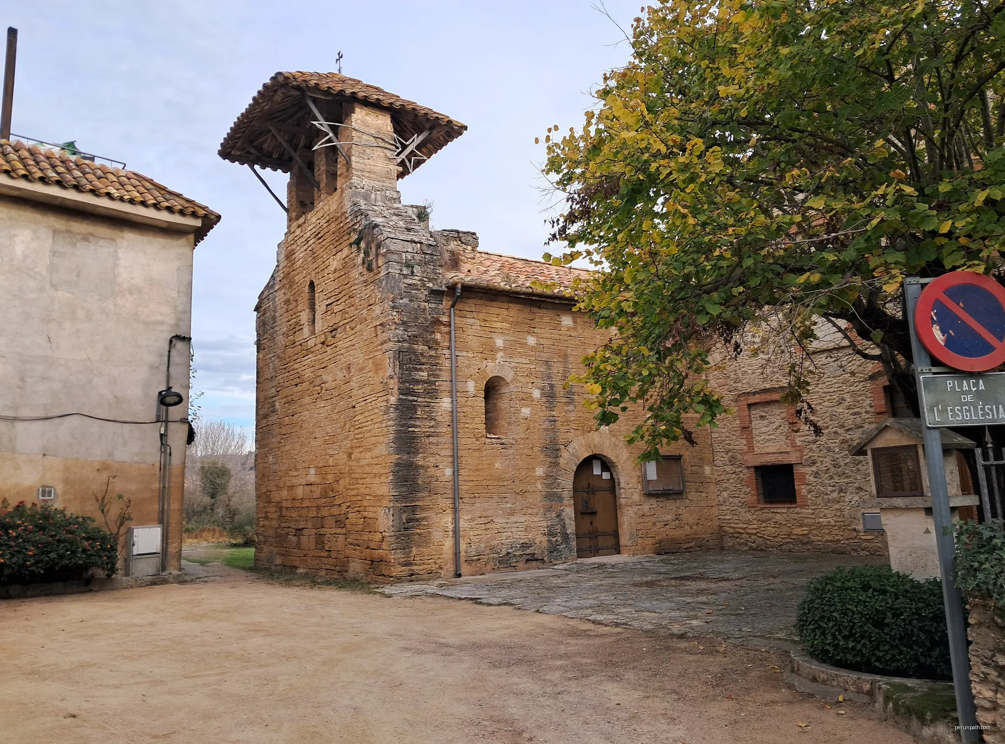 Església parroquial de Sant Andreu (Porqueres) | Autor: Josep Maria Viñolas Esteva | Licencja: CC BY 4.0 | Źródło: Wikimedia Commons