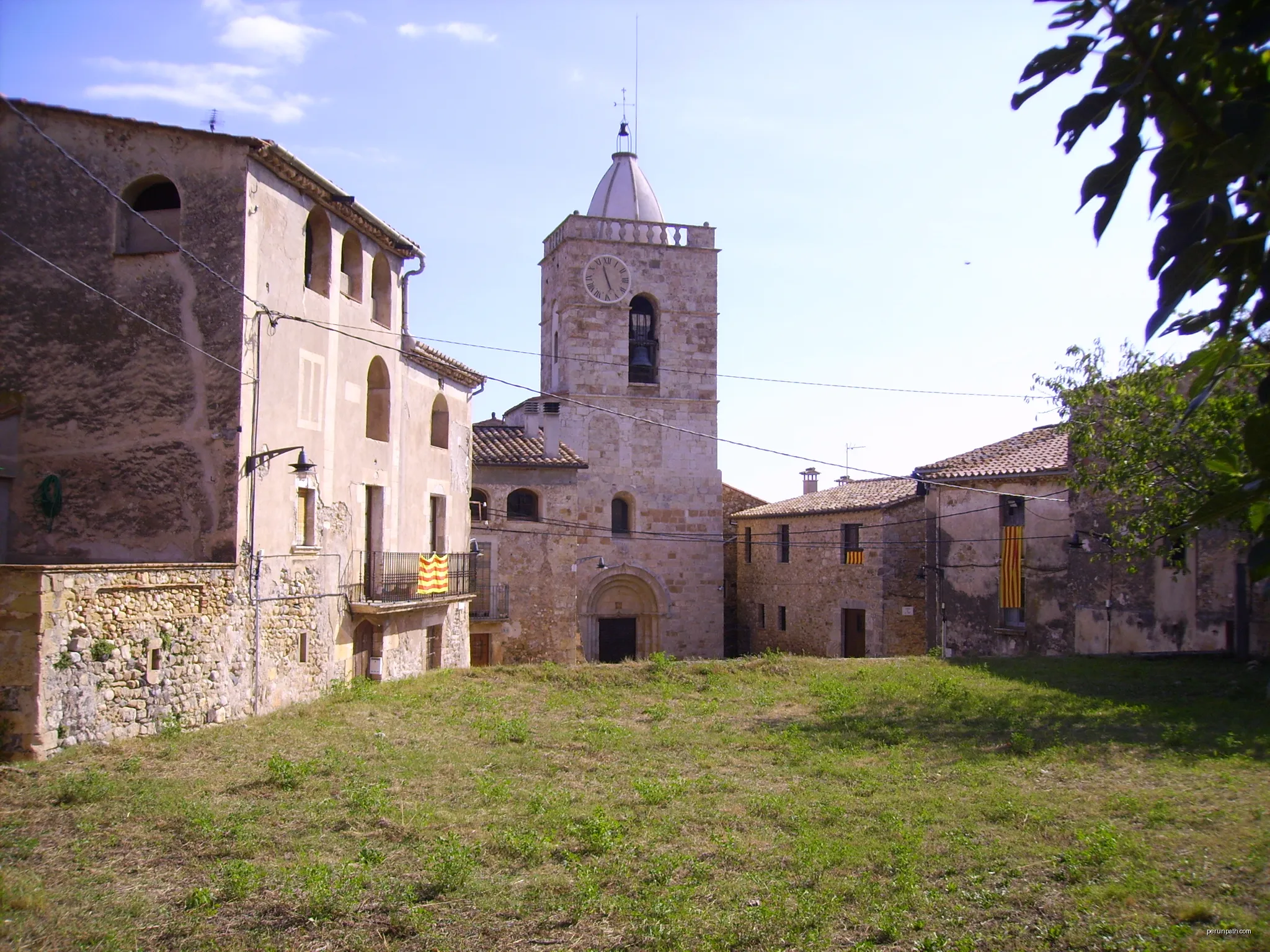 Església parroquial de Sant Cebrià d'Esponellà | Autor: Josep Maria Viñolas Esteva | Licencja: CC BY-SA 4.0 | Źródło: Wikimedia Commons