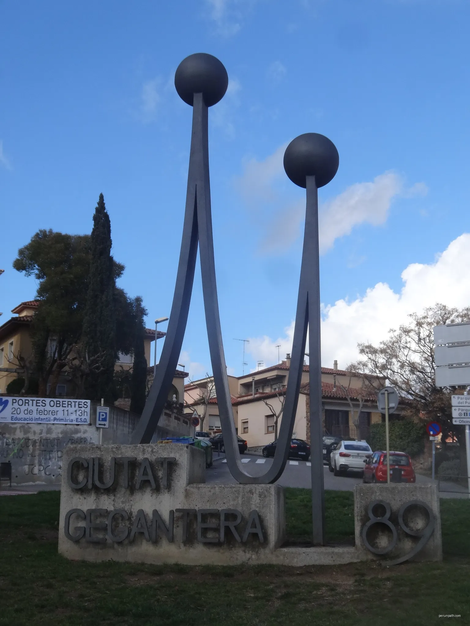 Sant Celoni - Escultura ciutat gegantera 1989 | Autor: Jordiferrer | Licencja: CC BY-SA 4.0 | Źródło: Wikimedia Commons