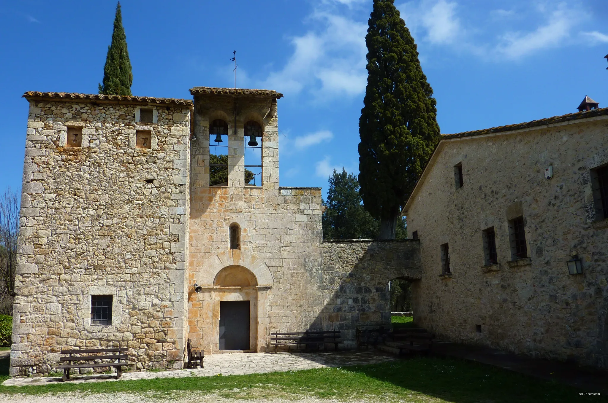Església de Sant Cristòfol (Porqueres) | Autor: Scs1978 | Licencja: CC BY-SA 3.0 | Źródło: Wikimedia Commons