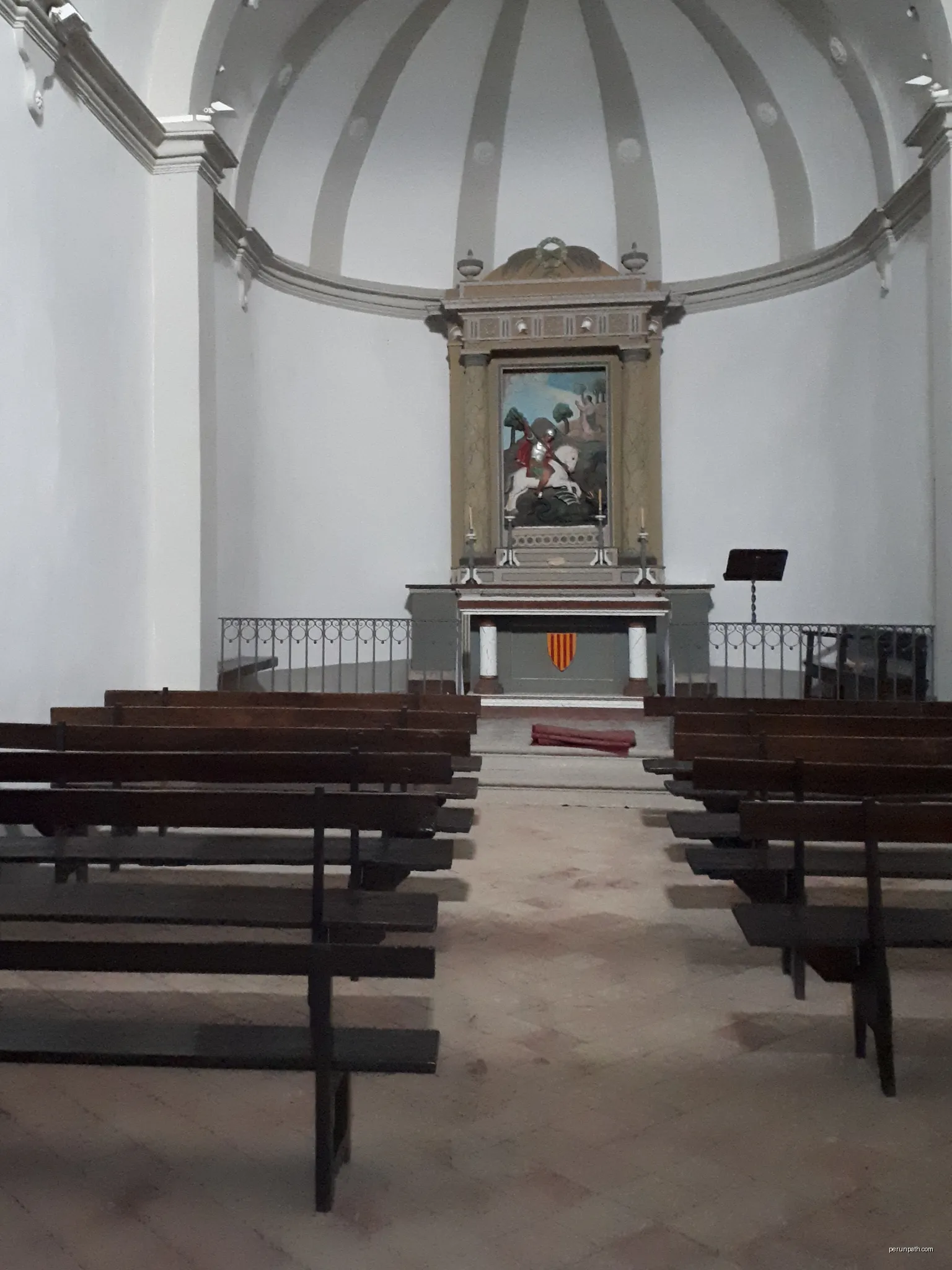 Capella de Sant Jordi de Puigseslloses (Folgueroles) | Autor: Josep Maria Viñolas Esteva | Licencja: CC BY-SA 4.0 | Źródło: Wikimedia Commons