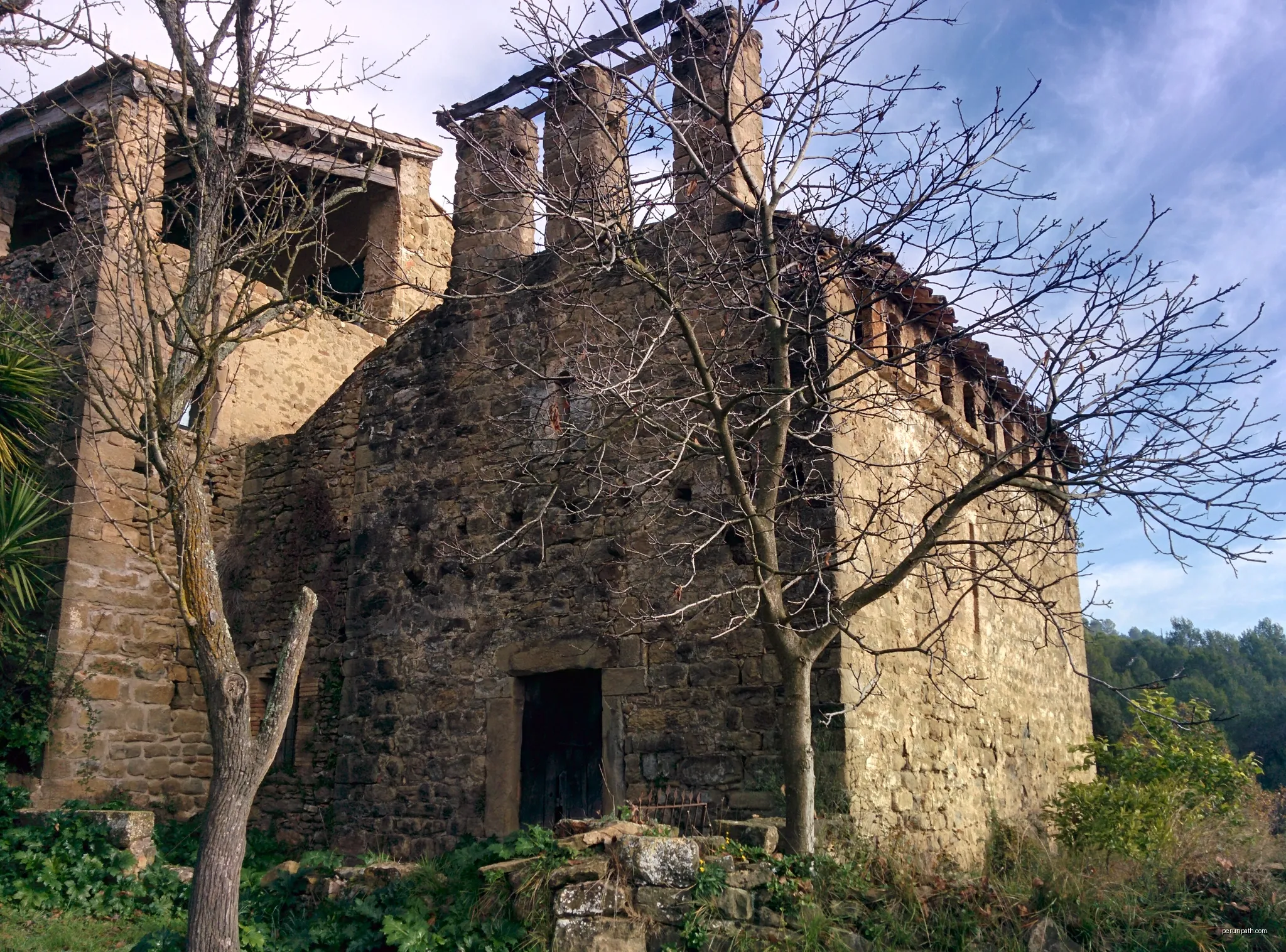 Sant Maurici de Calç (Porqueres) | Autor: Josep Maria Viñolas Esteva | Licencja: CC BY-SA 4.0 | Źródło: Wikimedia Commons