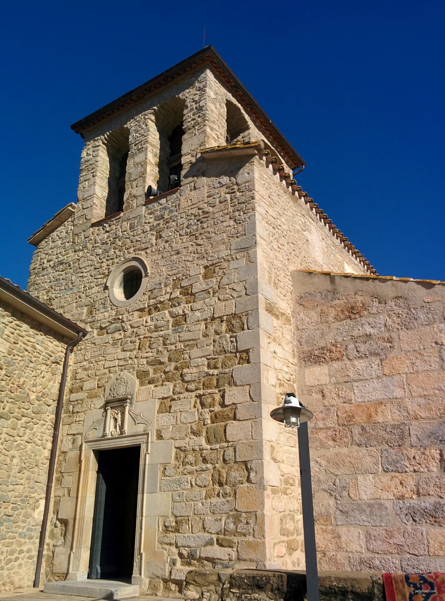 Església parroquial de Sant Miquel (Palol de Revardit) | Autor: Josep Maria Viñolas Esteva | Licencja: CC BY-SA 4.0 | Źródło: Wikimedia Commons