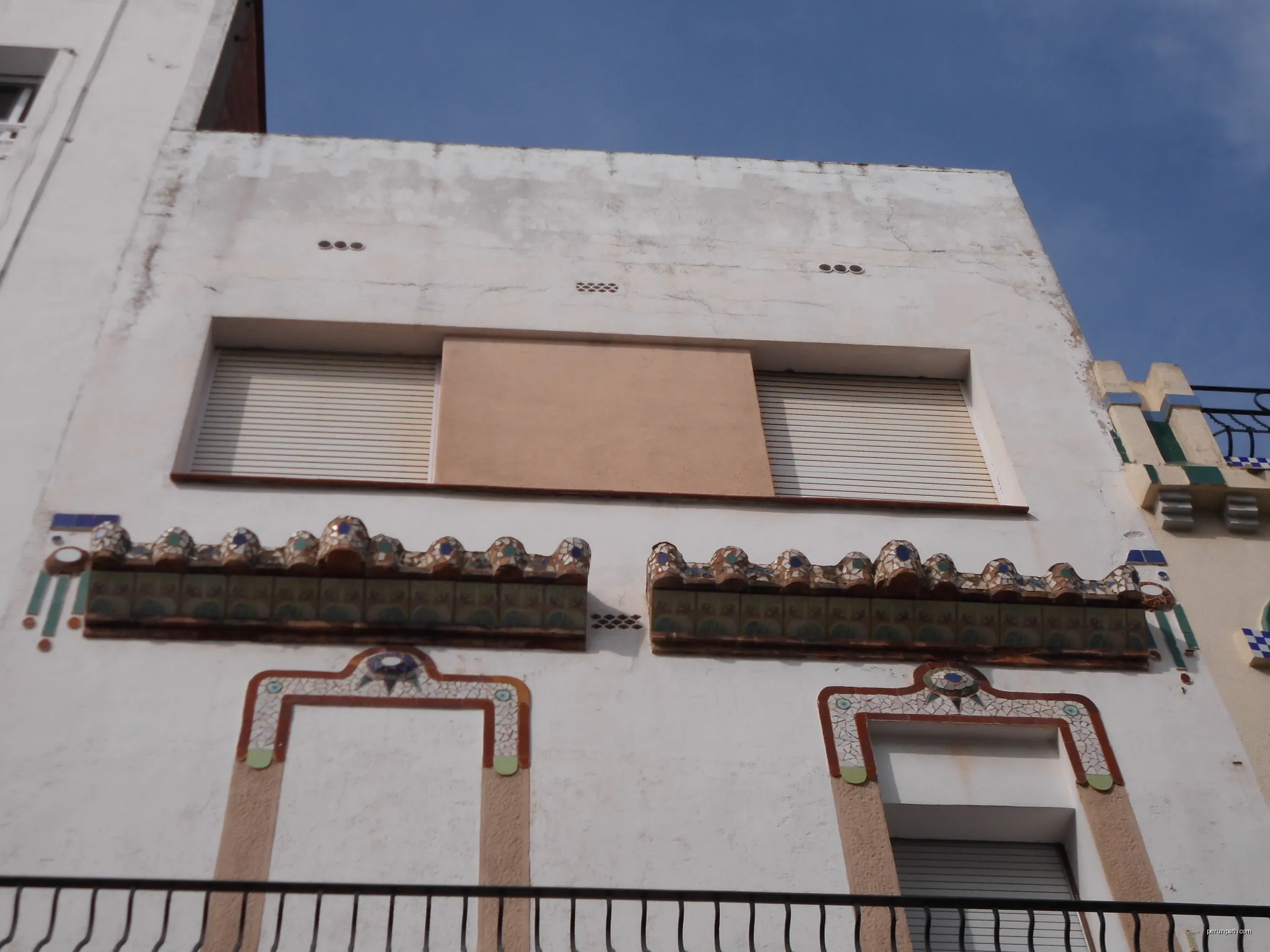 Cornises de Ca l'Atilà (Sant Pol de Mar) | Autor: Herodotptlomeu | Licencja: CC BY-SA 3.0 | Źródło: Wikimedia Commons