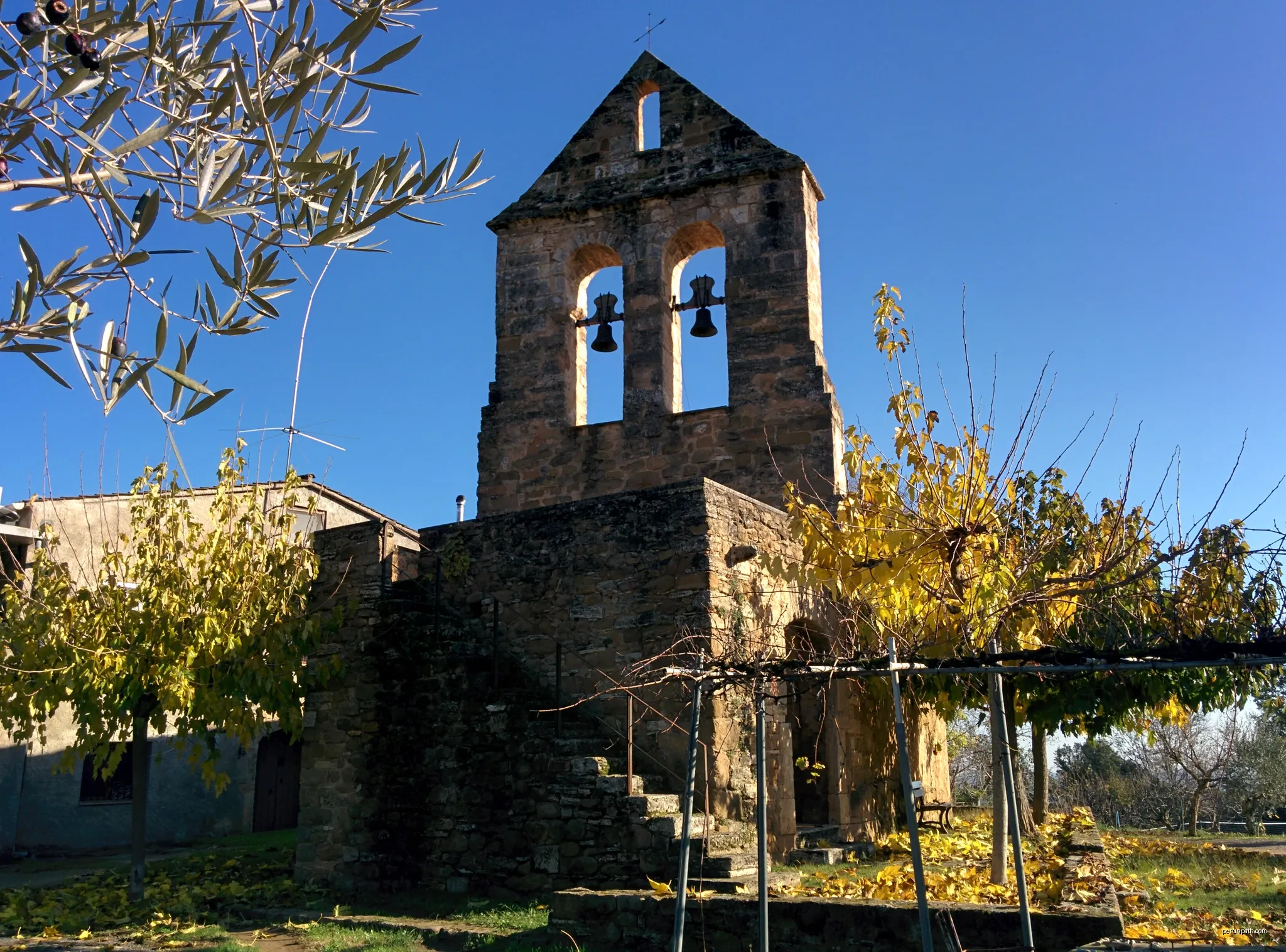 Ermita de Santa Magdalena de Noves (Camós) | Autor: Josep Maria Viñolas Esteva | Licencja: CC BY-SA 4.0 | Źródło: Wikimedia Commons