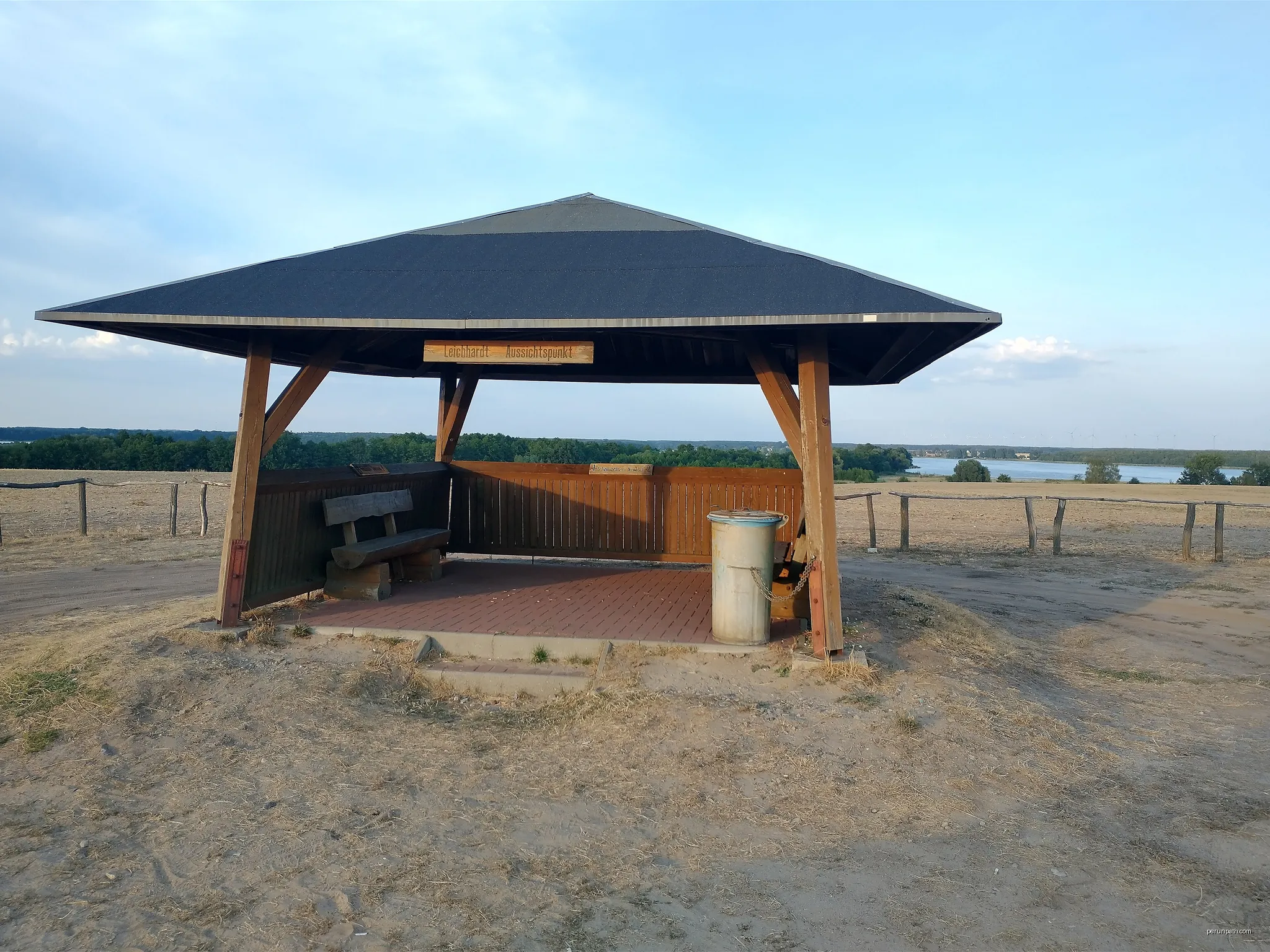 Widok na Schwielochsee ze Swieten Bergu. | Autor: MOs810 | Licencja: CC BY-SA 4.0 | Źródło: Wikimedia Commons