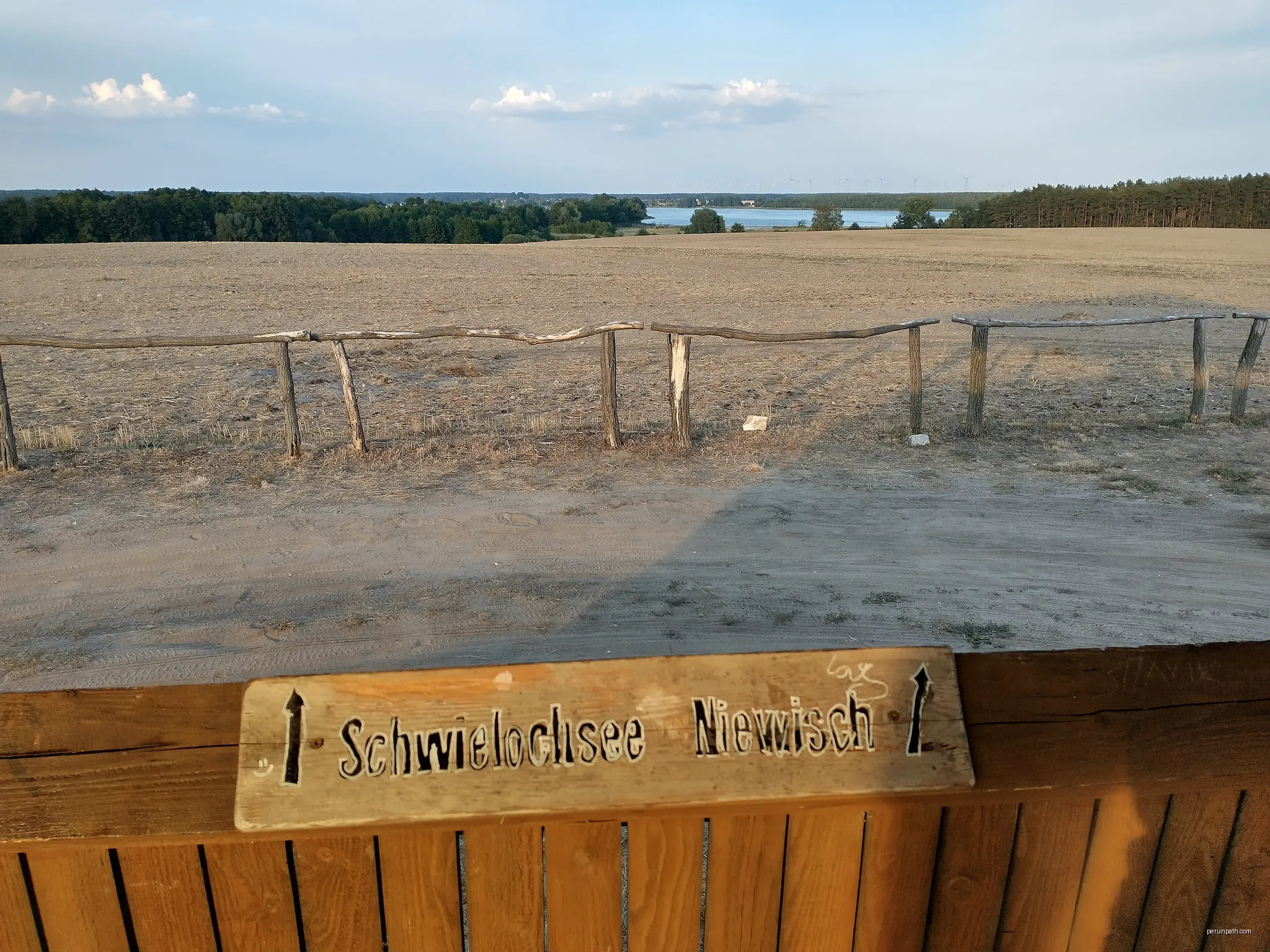 Widok na Schwielochsee ze Swieten Bergu. | Autor: MOs810 | Licencja: CC BY-SA 4.0 | Źródło: Wikimedia Commons