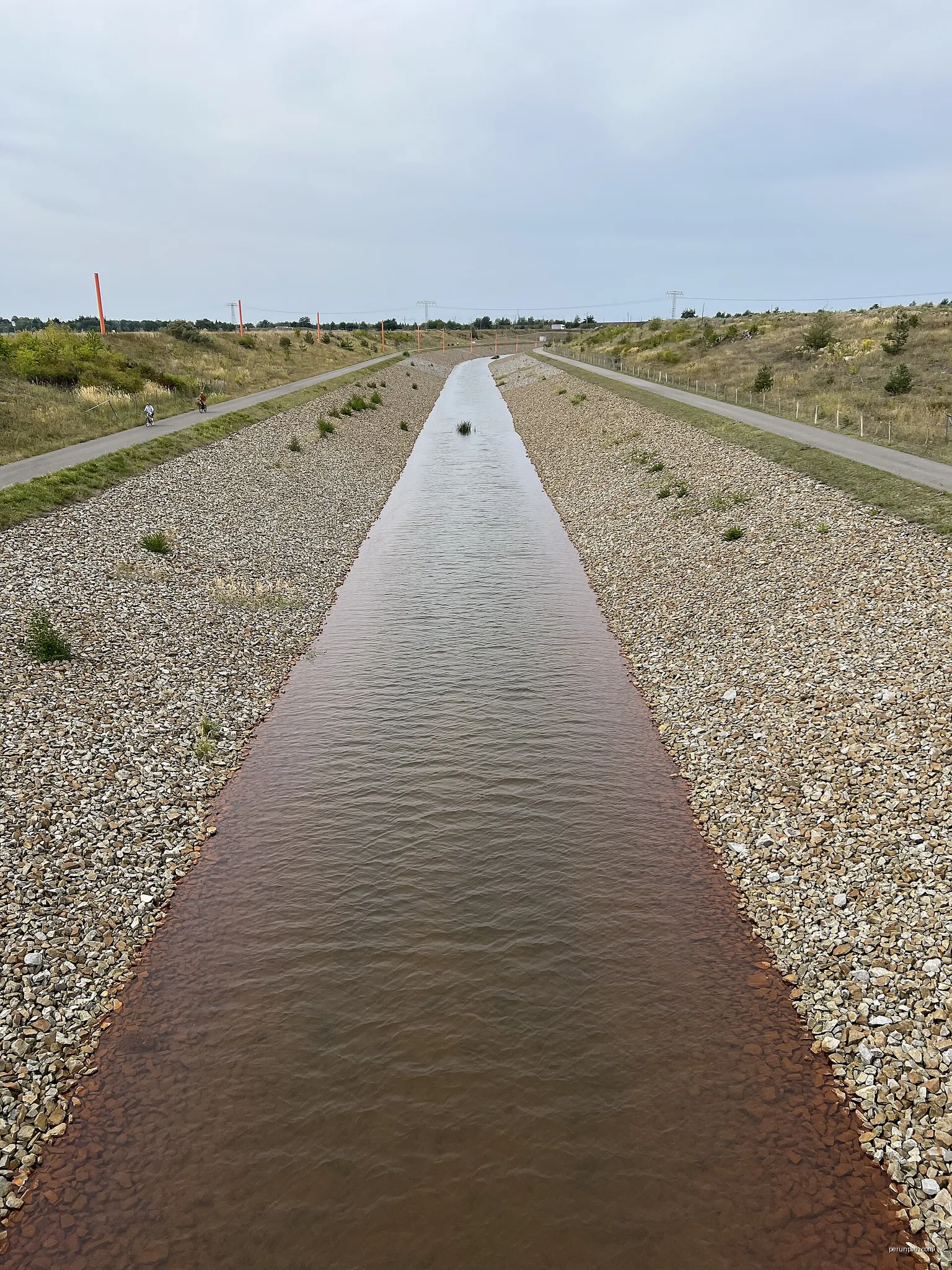 Ilsekanal in Senftenberg, Landkreis Oberspreewald-Lausitz, Brandenburg, Deutschland | Autor: Lukas Beck | Licencja: CC BY-SA 4.0 | Źródło: Wikimedia Commons