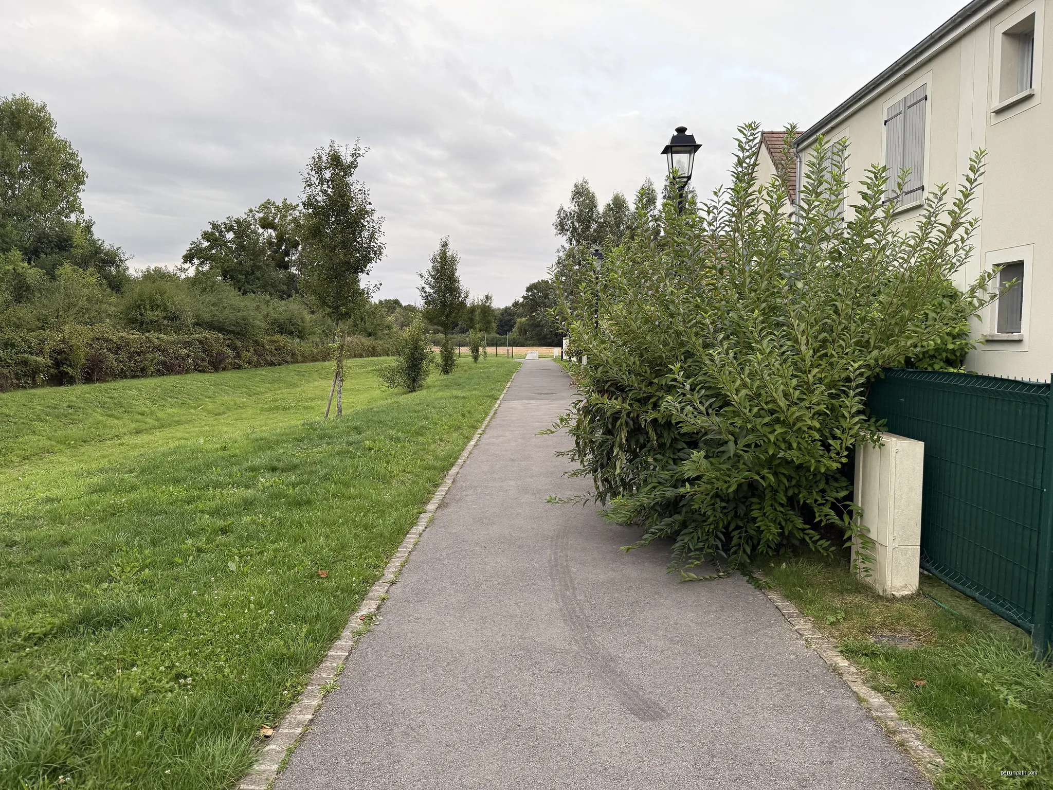 Sente du Pré-Clos, Villeneuve-le-Comte. | Autor: Chabe01 | Licencja: CC BY-SA 4.0 | Źródło: Wikimedia Commons