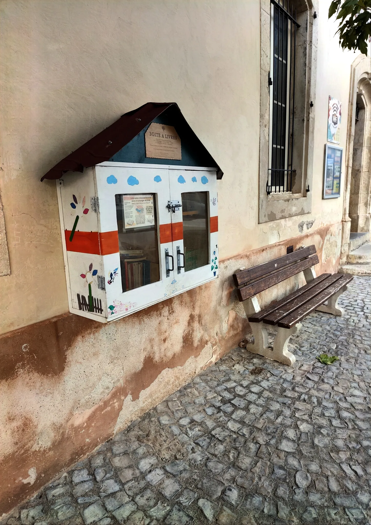 Boîte à livres à Sigean | Autor: Đuro Jiří, mapcomplete | Licencja: CC BY-SA 4.0 | Źródło: Wikimedia Commons
