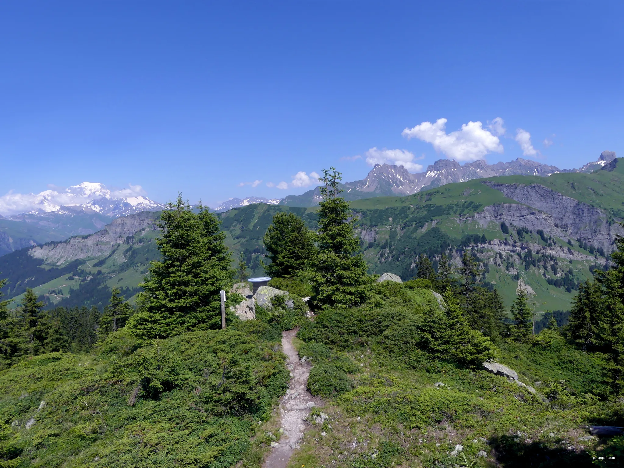 Cuvy - Bonnets Rouges