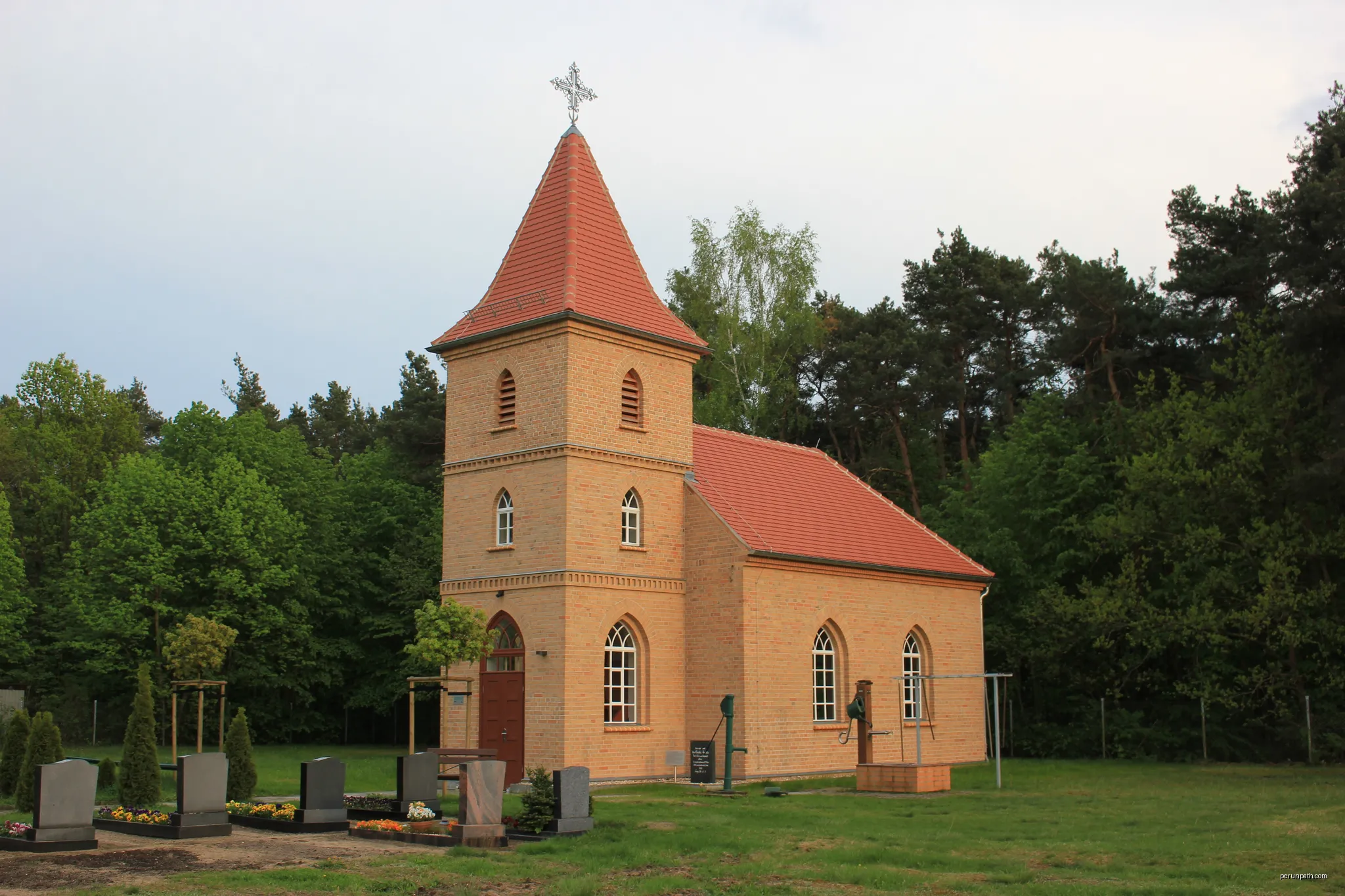Kapałka na Spalowskim kěrchowje. | Autor: Julian Nyča | Licencja: CC BY-SA 3.0 | Źródło: Wikimedia Commons