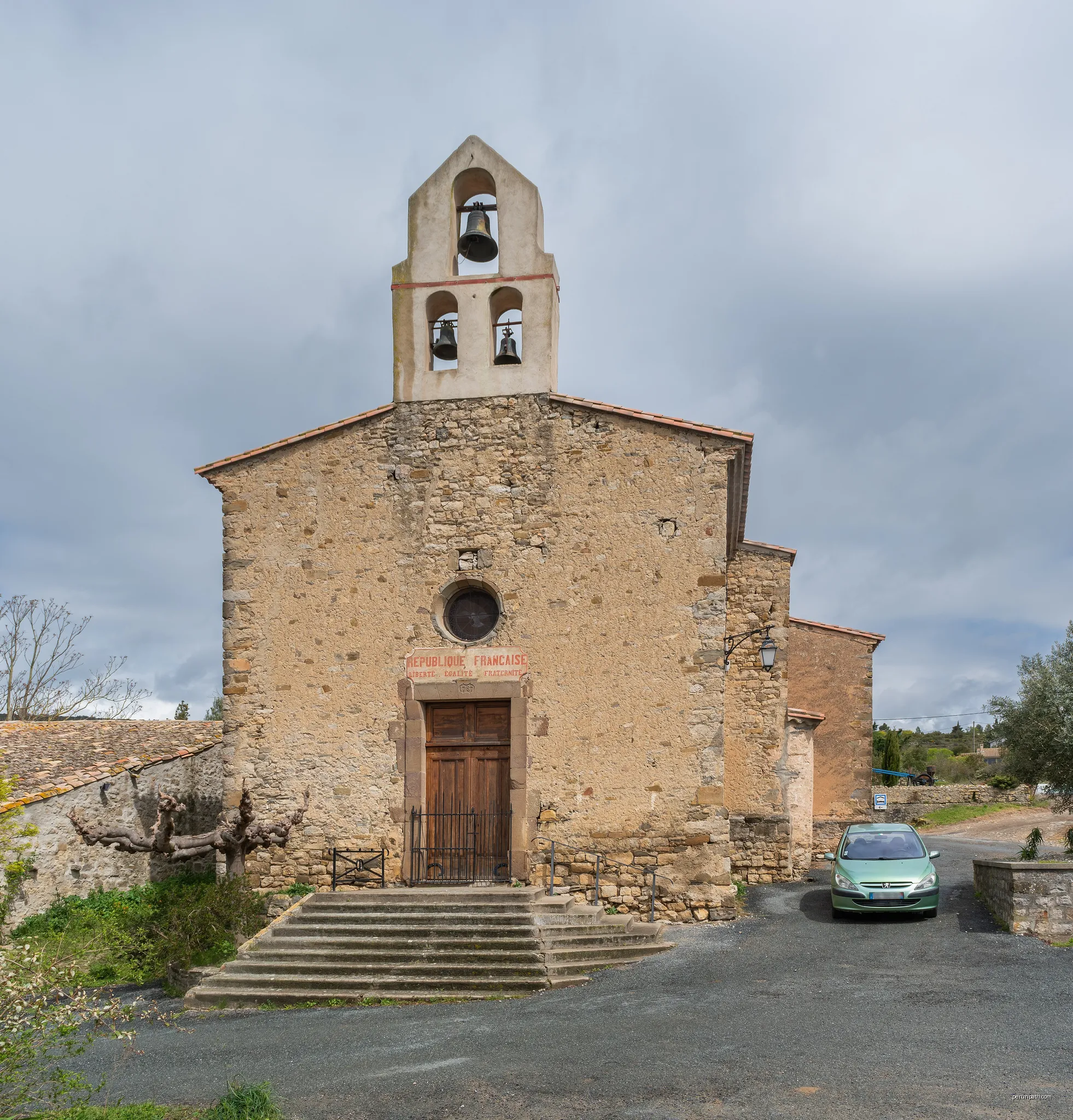 Saint Andrew church in Pradelles-en-Val, Aude, France | Autor: Krzysztof Golik | Licencja: CC BY-SA 4.0 | Źródło: Wikimedia Commons