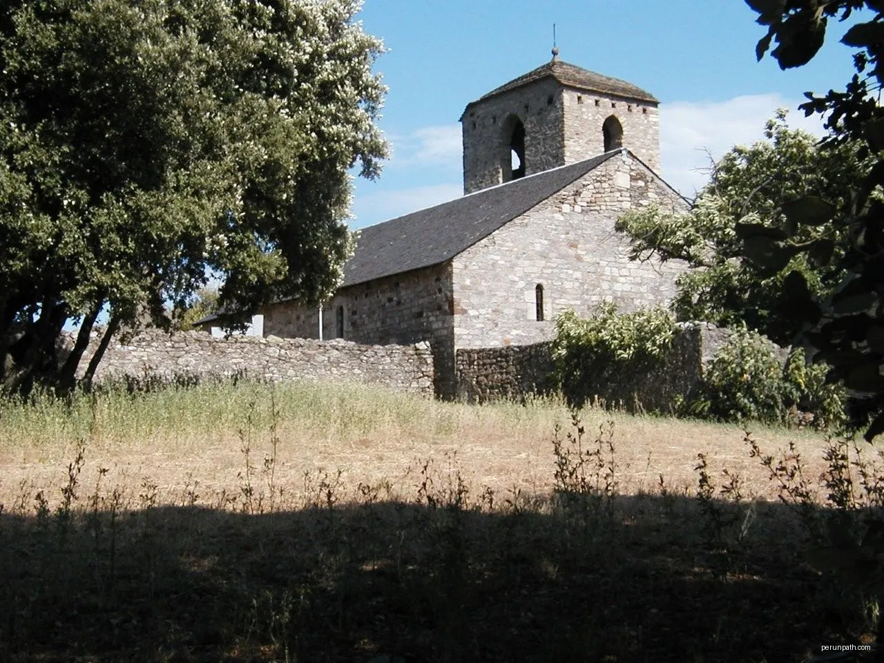 Saint-Julien (Hérault) - Vue générale du prieuré. | Autor: Fagairolles 34 | Licencja: CC BY-SA 4.0 | Źródło: Wikimedia Commons