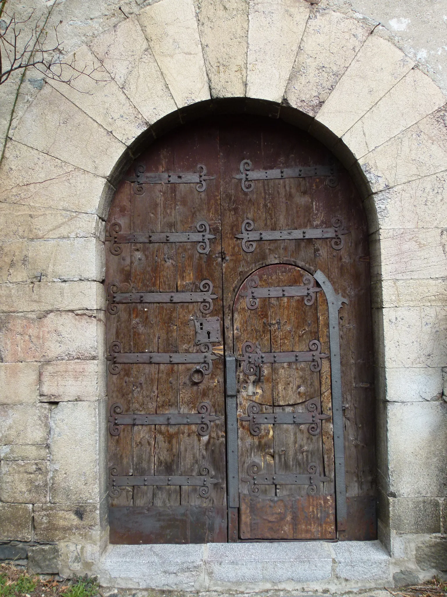 Església de Sant Miquel de Setcases | Autor: Jordiipa (talk) | Licencja: CC BY-SA 3.0 | Źródło: Wikimedia Commons