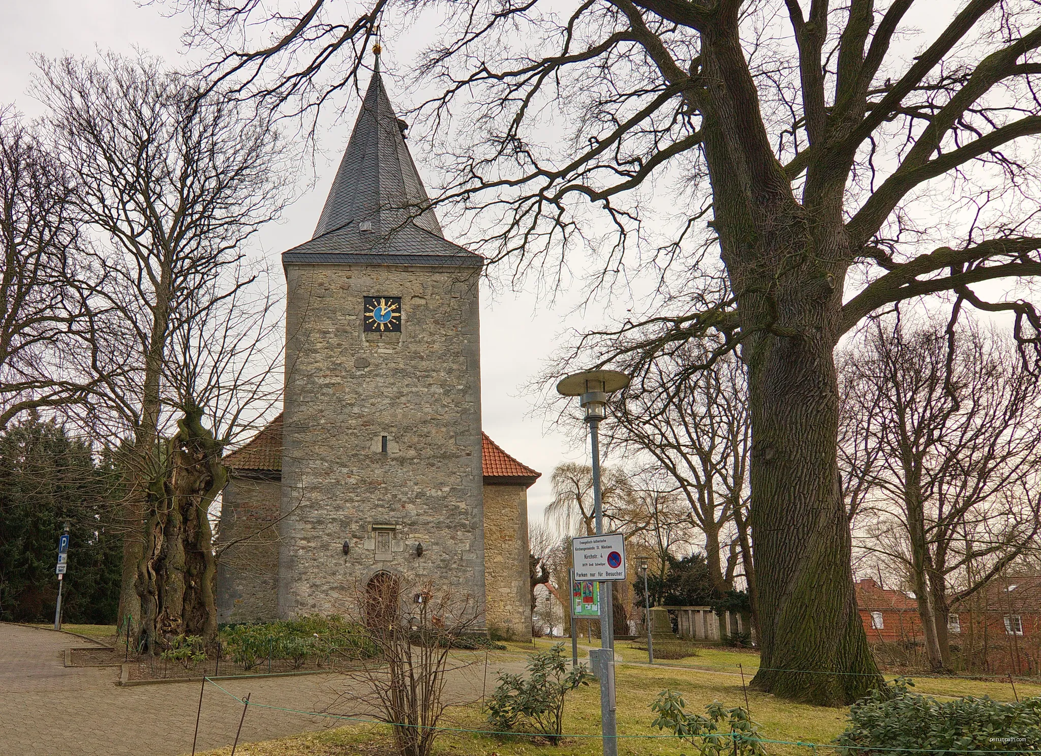 St.-Nikolai-Kirche in Groß Schwülper (Schwülper), Niedersachsen, Deutschland | Autor: Losch | Licencja: CC BY-SA 3.0 | Źródło: Wikimedia Commons
