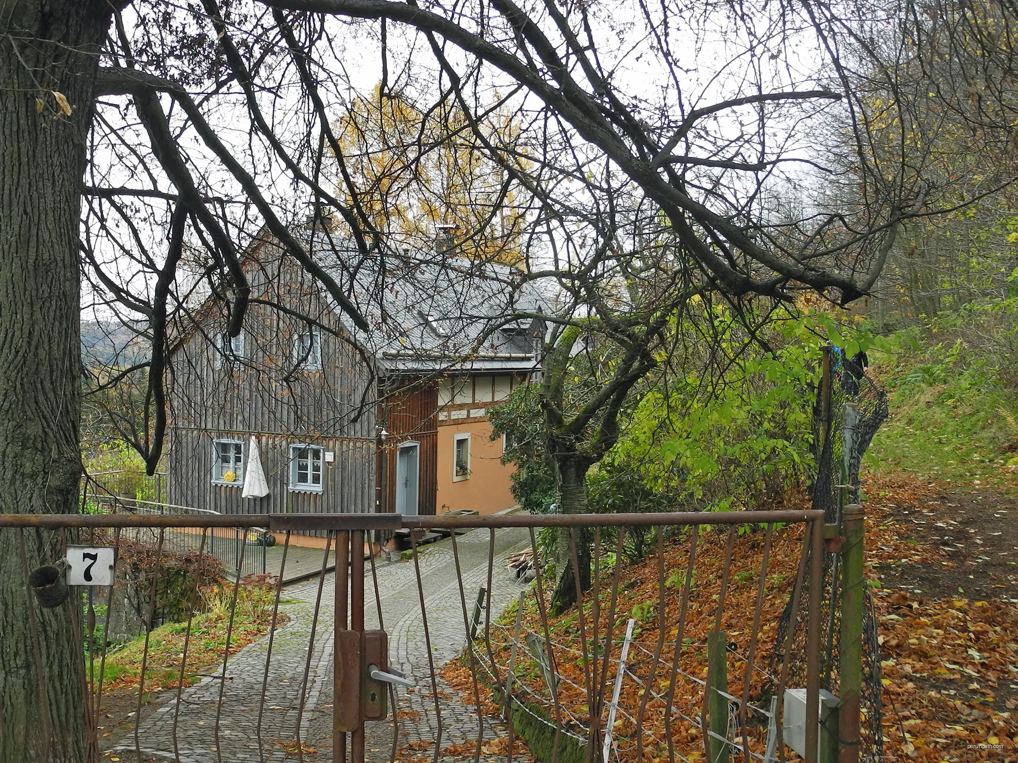 Wohnstallhaus in Steina, Am Schwedenstein 7 | Autor: SchiDD | Licencja: CC BY-SA 4.0 | Źródło: Wikimedia Commons
