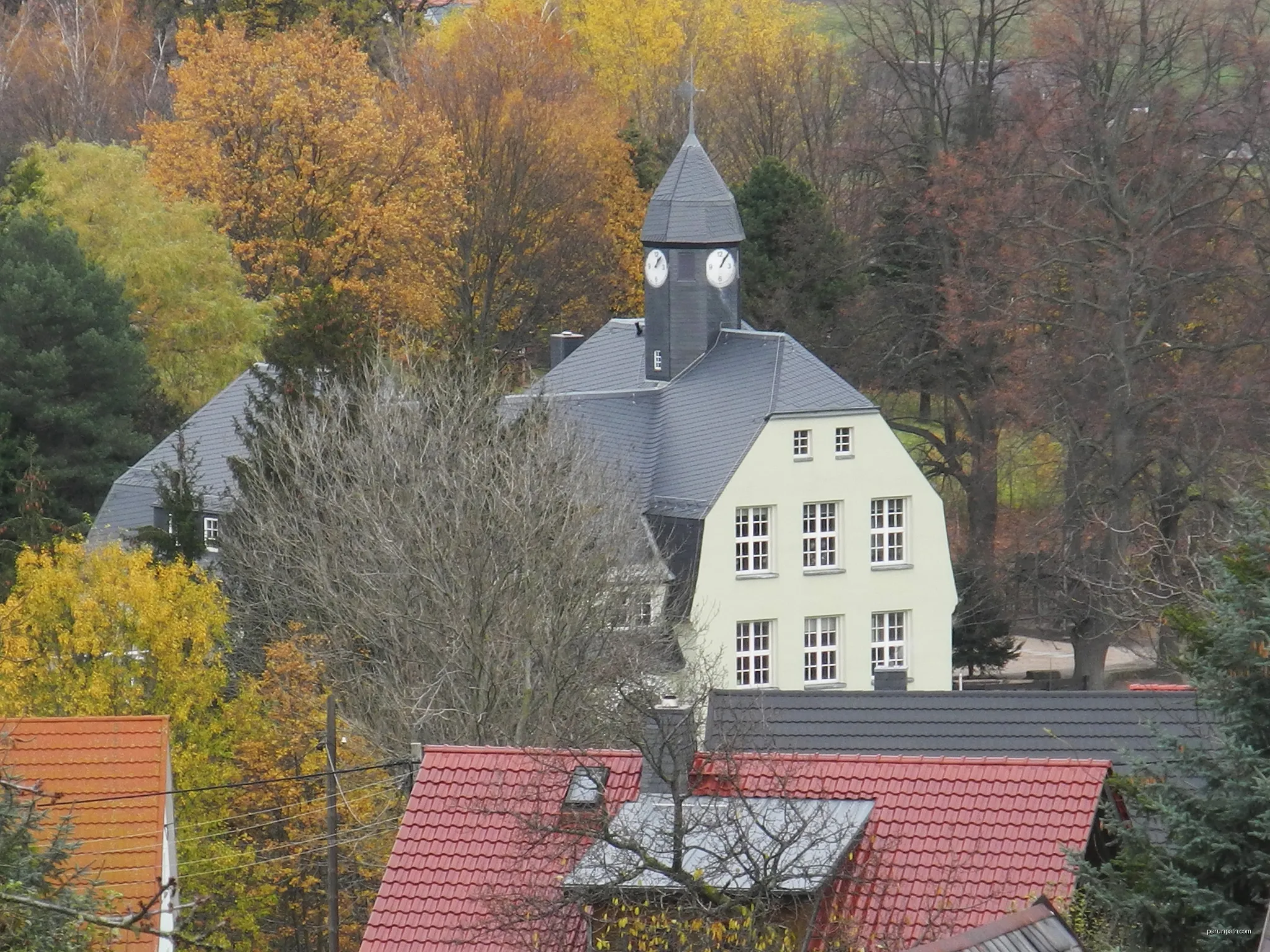Ehem. Schule von Steina, Elstraer Str. 8 | Autor: SchiDD | Licencja: CC BY-SA 4.0 | Źródło: Wikimedia Commons