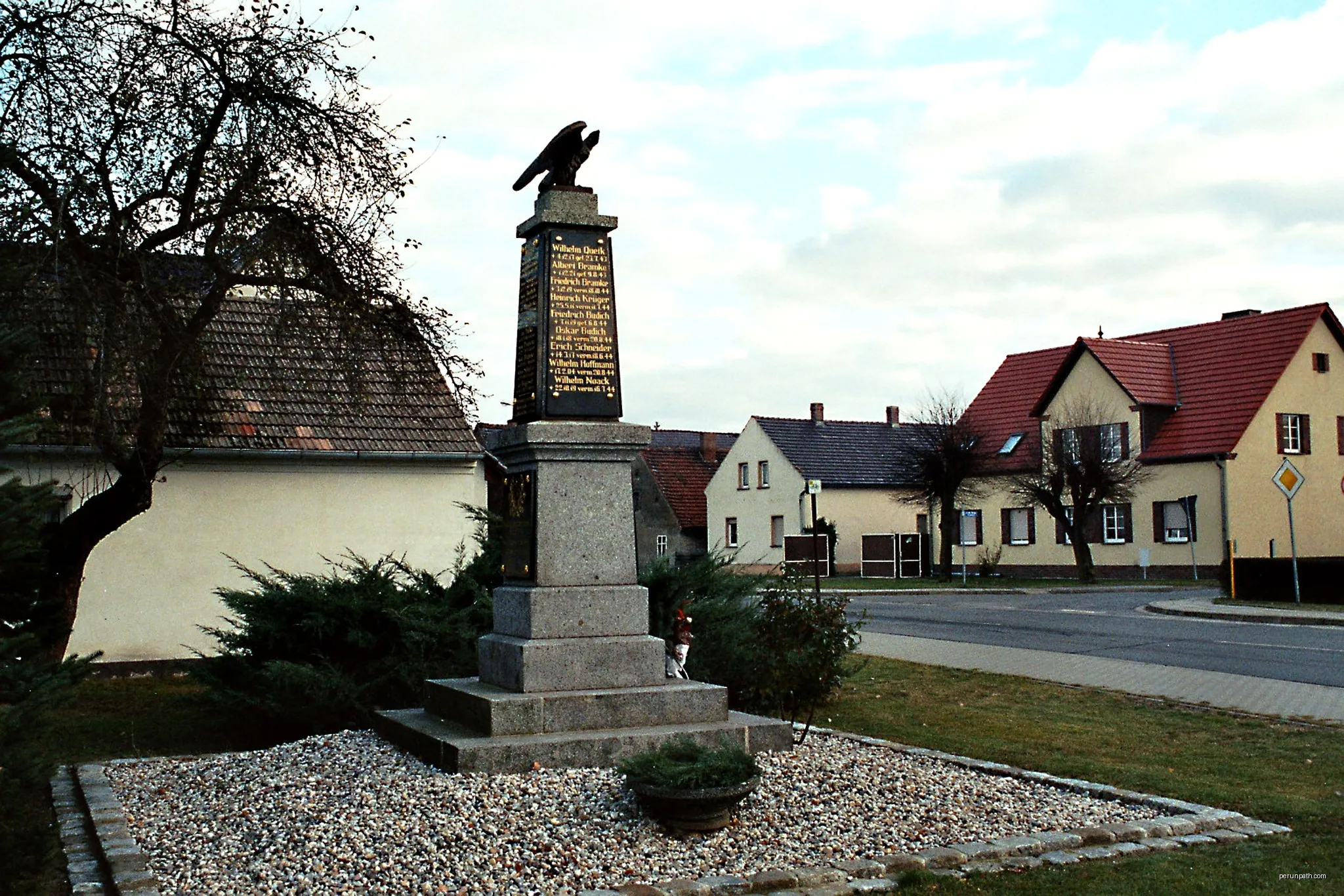 Striesow, war memorial 2.world war | Autor: Dguendel | Licencja: CC BY 4.0 | Źródło: Wikimedia Commons