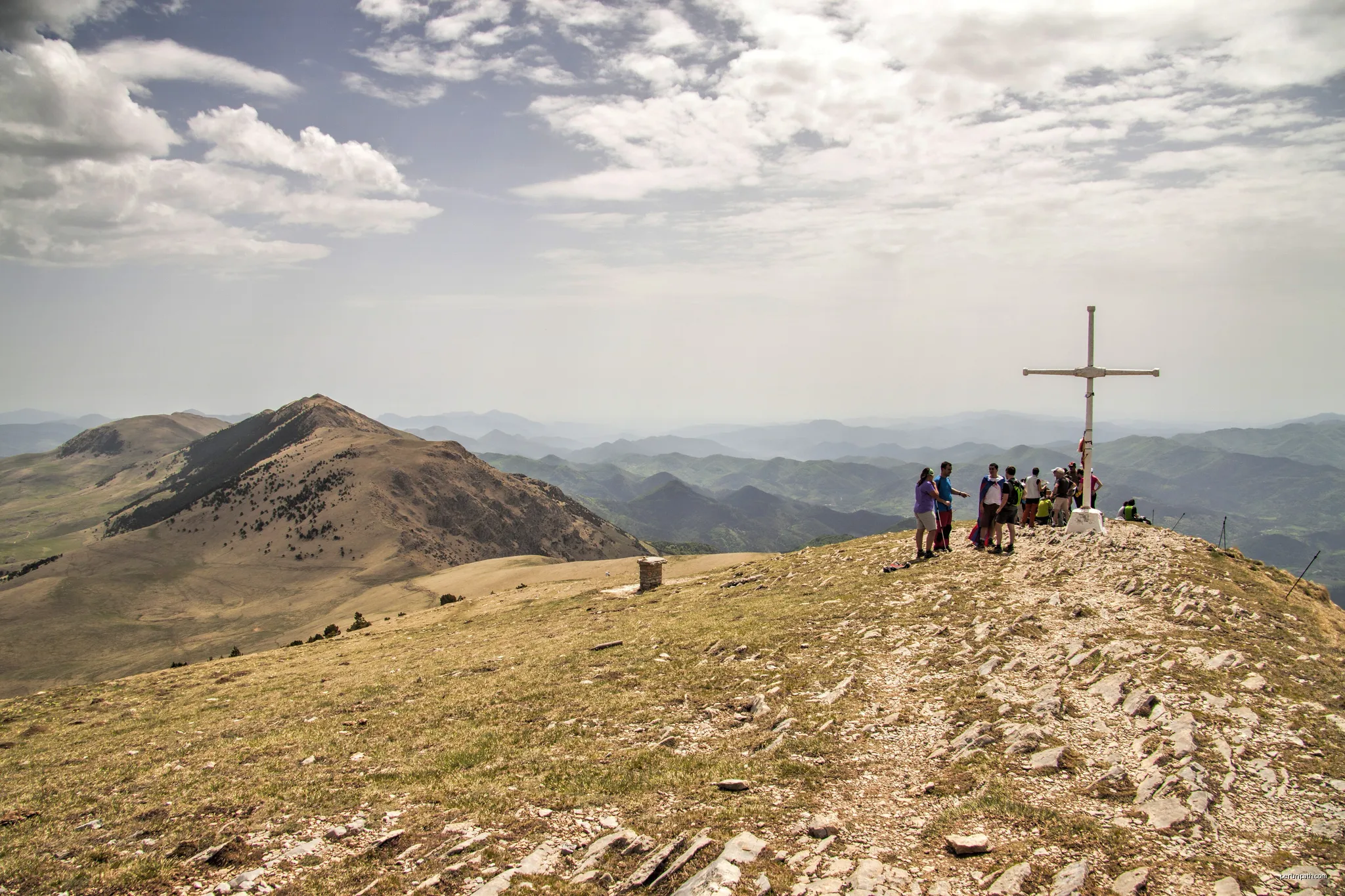 This is a a photo of an emblematic summit in Catalonia, Spain, with id: | Autor: Mikipons | Licencja: CC BY-SA 3.0 | Źródło: Wikimedia Commons