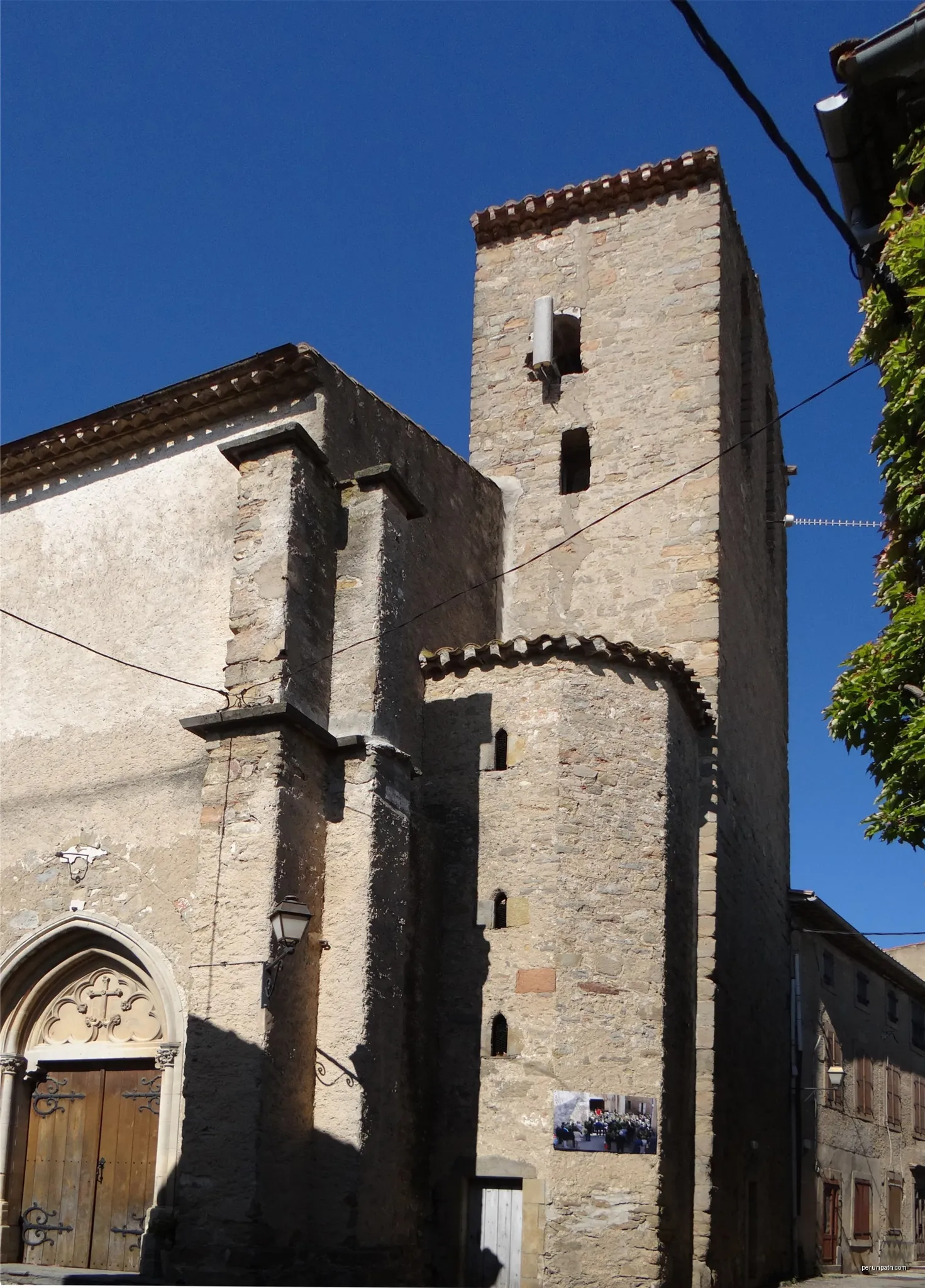 Church of St. Vincent, Talairan, Aude, France. | Autor: Wayne77 | Licencja: CC BY-SA 4.0 | Źródło: Wikimedia Commons