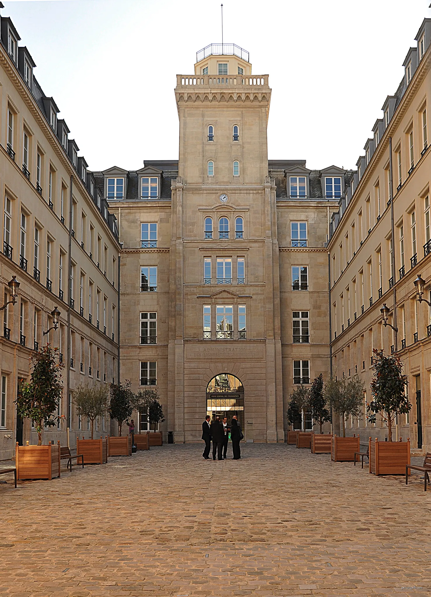 Chappe's optical telegraph tower at 103 rue de Grenelle in the 7th district of Paris, France. | Autor: Moonik | Licencja: CC BY-SA 3.0 | Źródło: Wikimedia Commons
