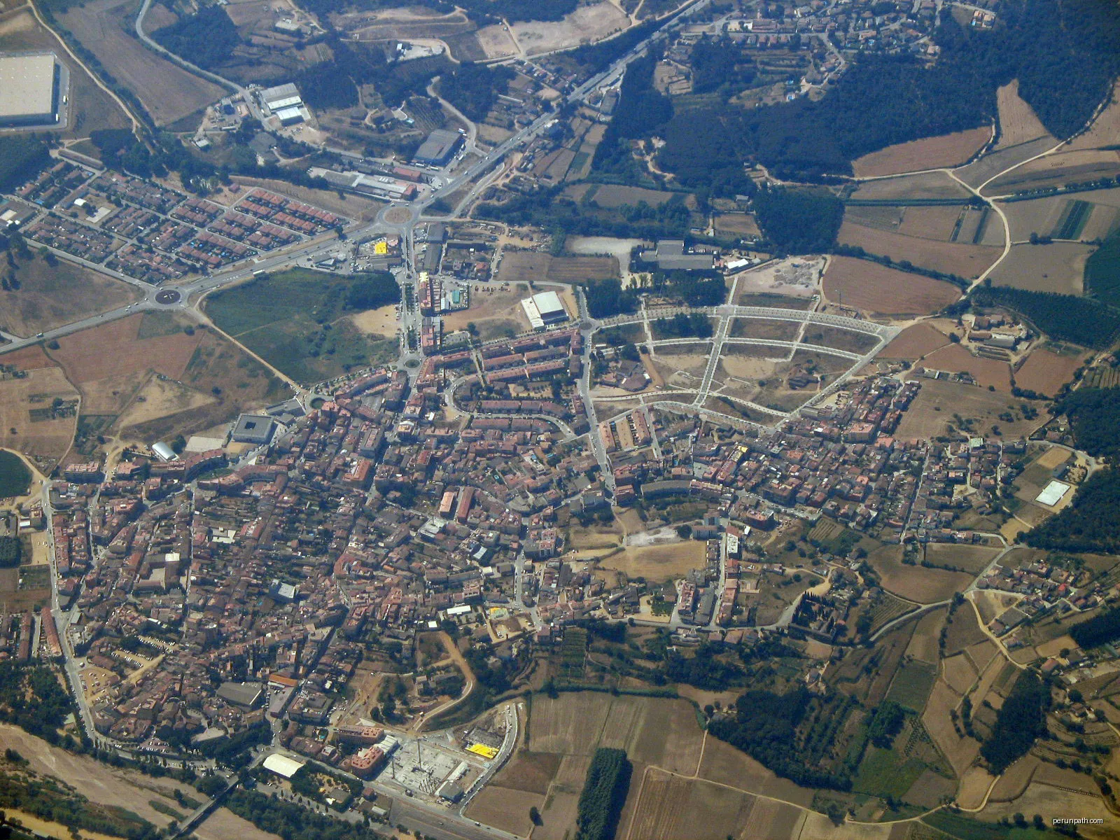 Tordera vu d'avion | Autor: Vertounoir | Licencja: CC BY-SA 4.0 | Źródło: Wikimedia Commons