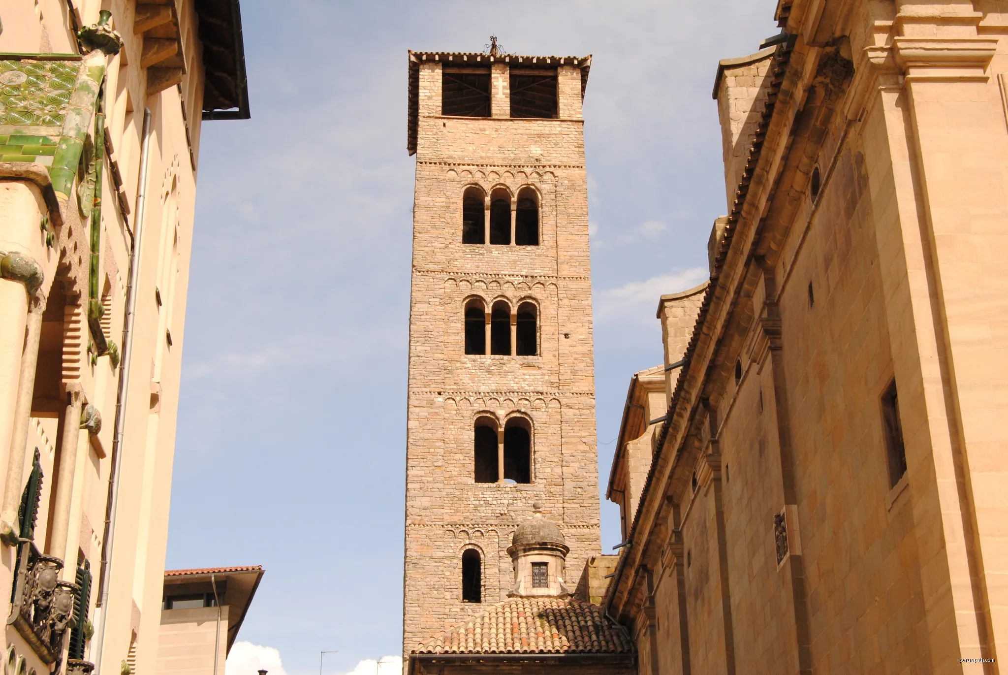 Tower of the Cathedral of Vic - Barcelona - Catalunya - Spain | Autor: diego_cue | Licencja: CC BY-SA 3.0 | Źródło: Wikimedia Commons