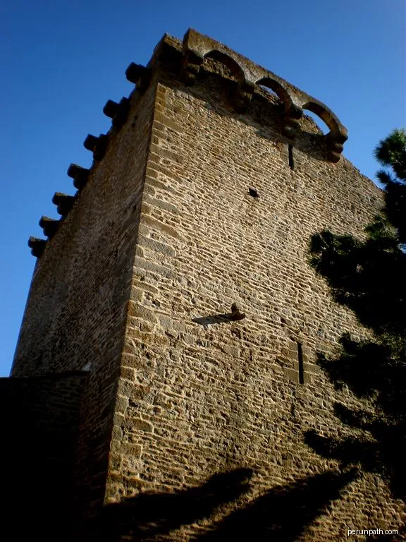 Tour à Trausse (Aude) | Autor: ArnoLagrange | Licencja: CC BY-SA 3.0 | Źródło: Wikimedia Commons