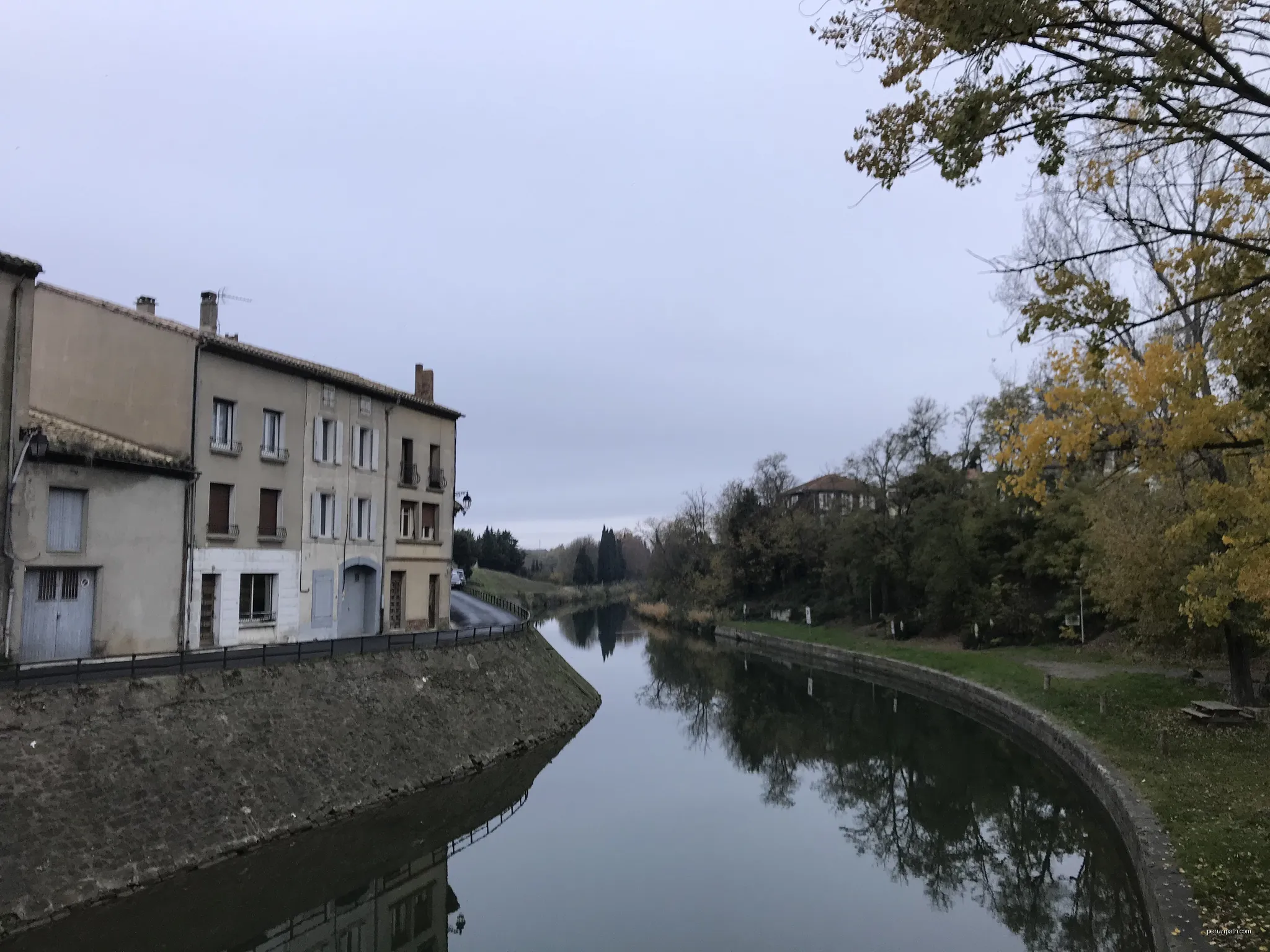 Trèbes - canal | Autor: AirScott | Licencja: CC BY-SA 4.0 | Źródło: Wikimedia Commons