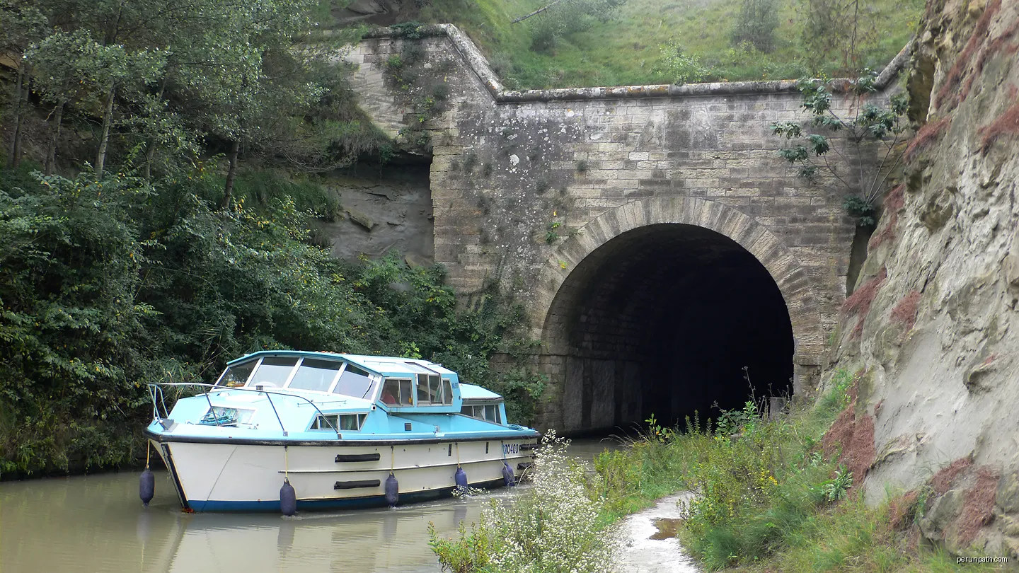 Tunnel of Malpas, Canal du Midi | Autor: Peter Gugerell, Vienna, Austria | Licencja: CC BY 2.5 | Źródło: Wikimedia Commons