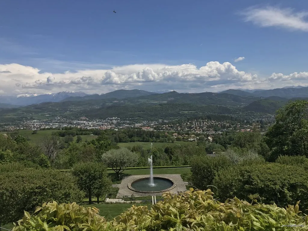 vallée de Gap vue du domaine de Charance | Autor: OT Gap Tallard Vallées | Licencja: CC BY-SA 4.0 | Źródło: Wikimedia Commons