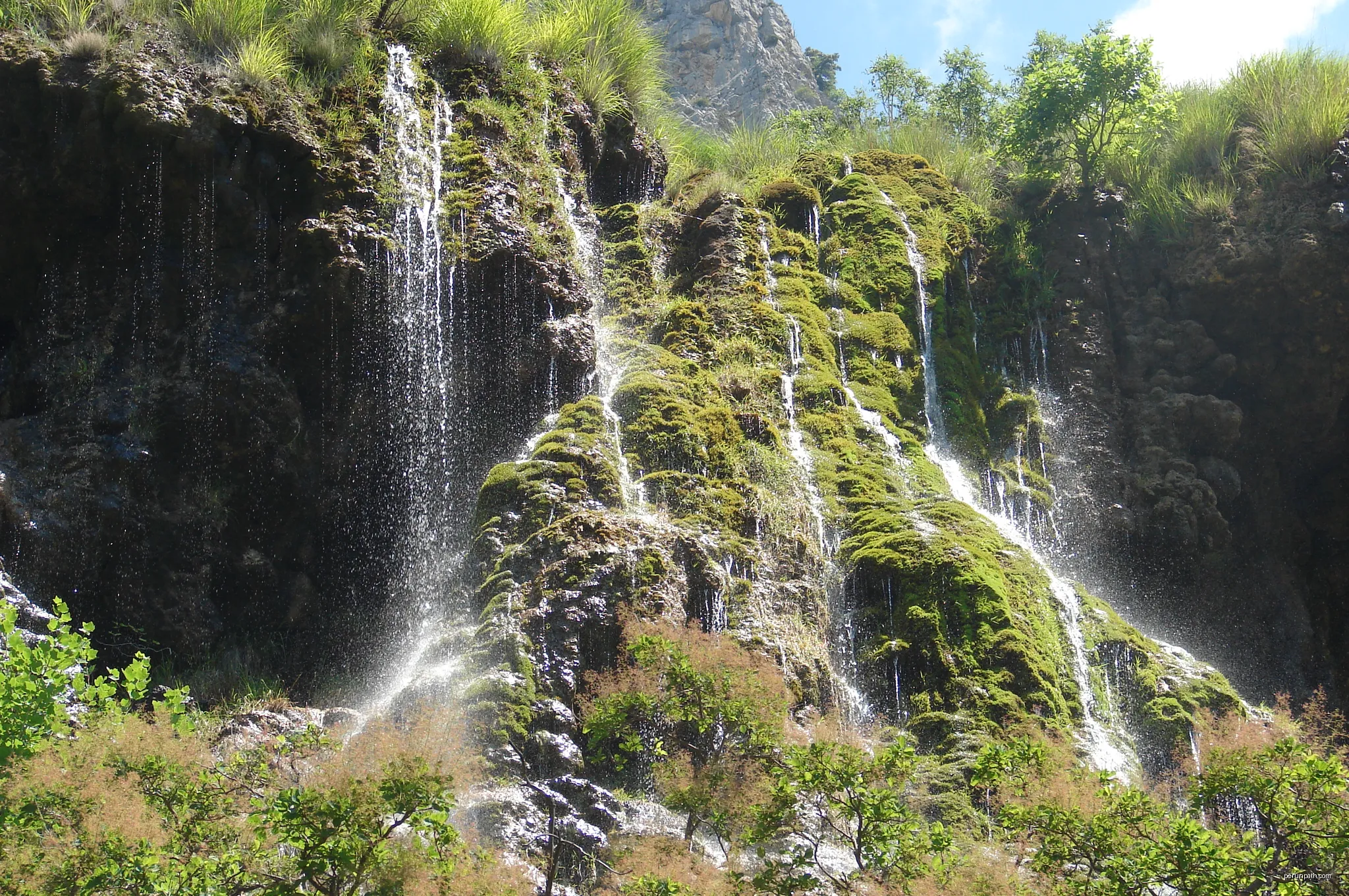 Route des Grottes de Saint-Maurin