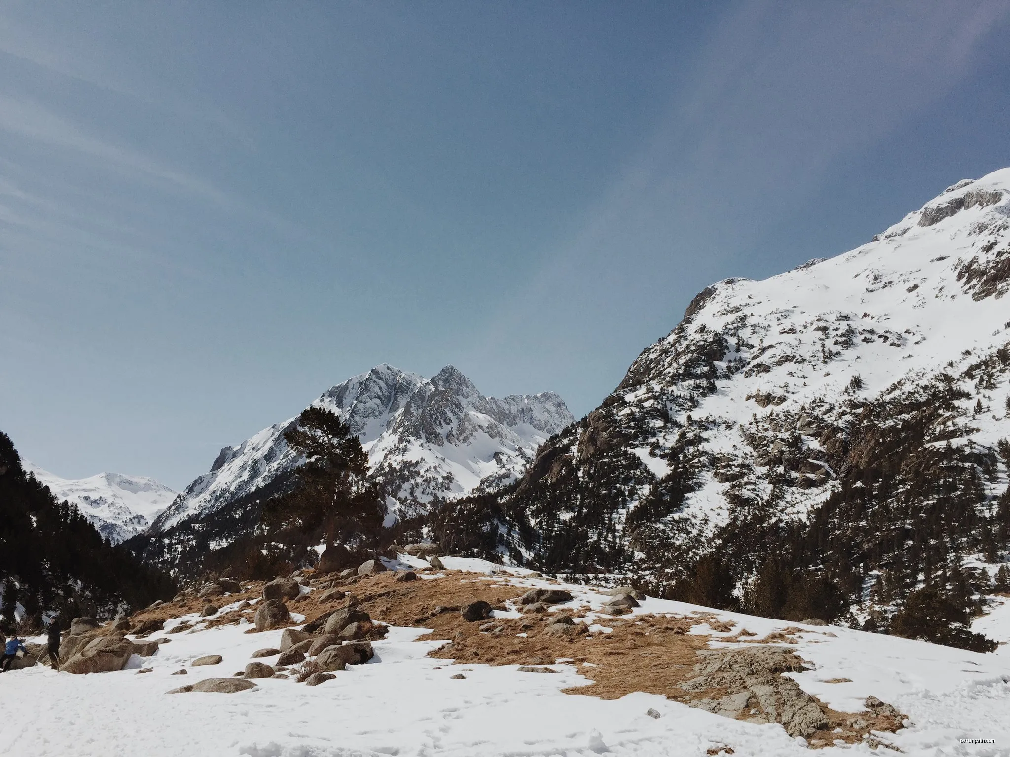 descenso con esquís: Pico de Alba por ibón de Alba, collado y tubos del Forau Tancau