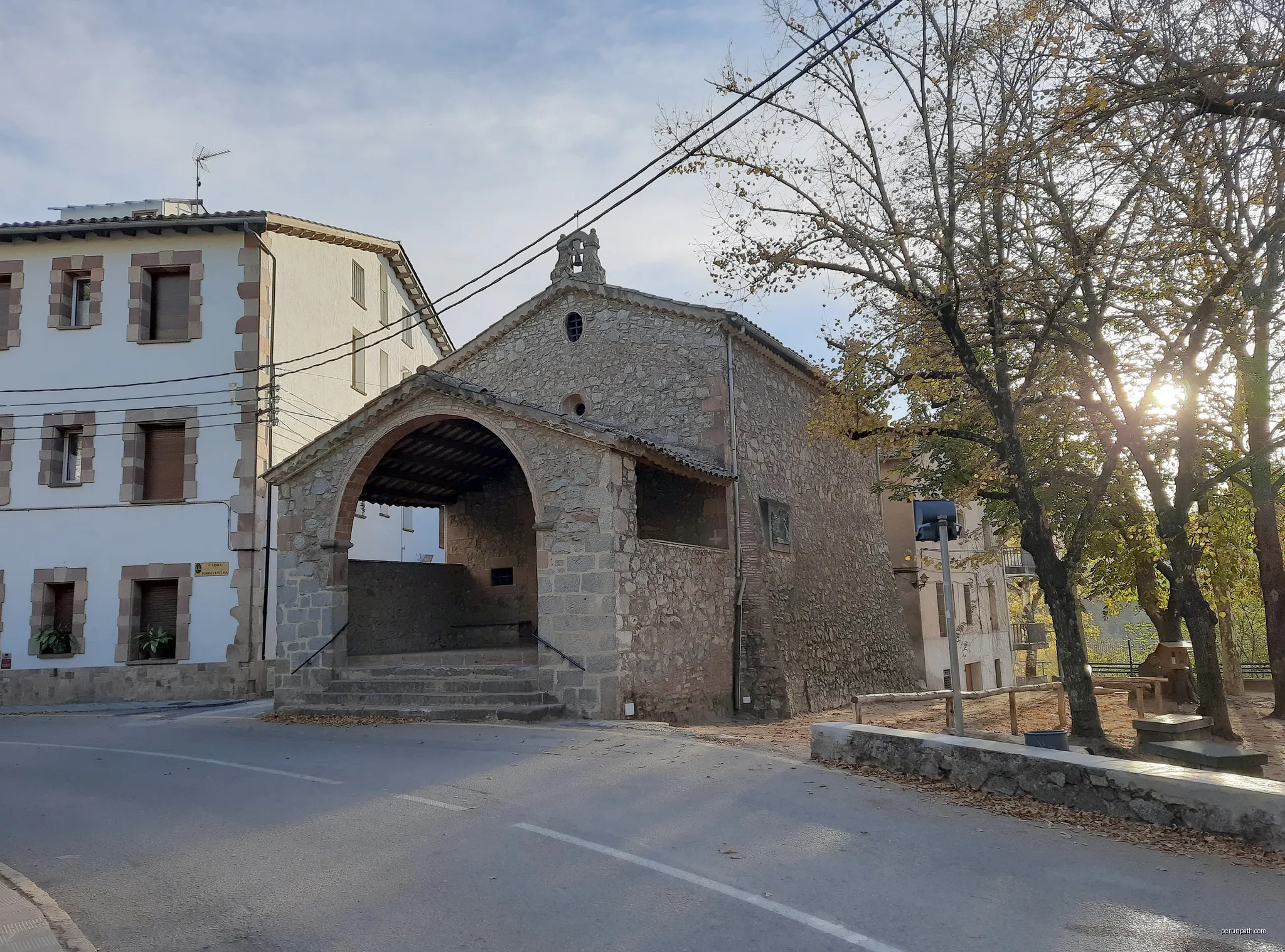 Ermita de la Pietat (Viladrau) | Autor: Josep Maria Viñolas Esteva | Licencja: CC BY 2.0 | Źródło: Wikimedia Commons