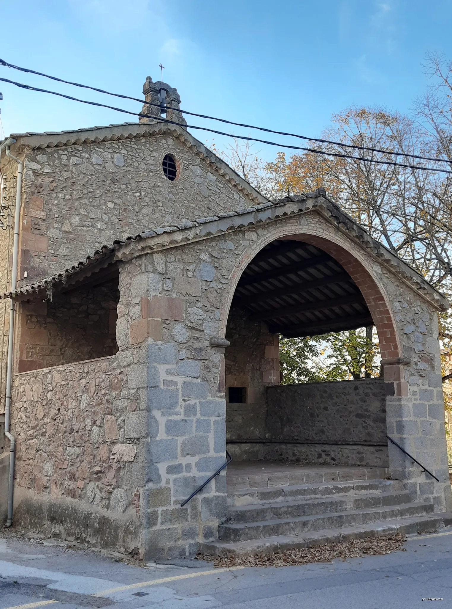 Ermita de la Pietat (Viladrau) | Autor: Josep Maria Viñolas Esteva | Licencja: CC BY 2.0 | Źródło: Wikimedia Commons
