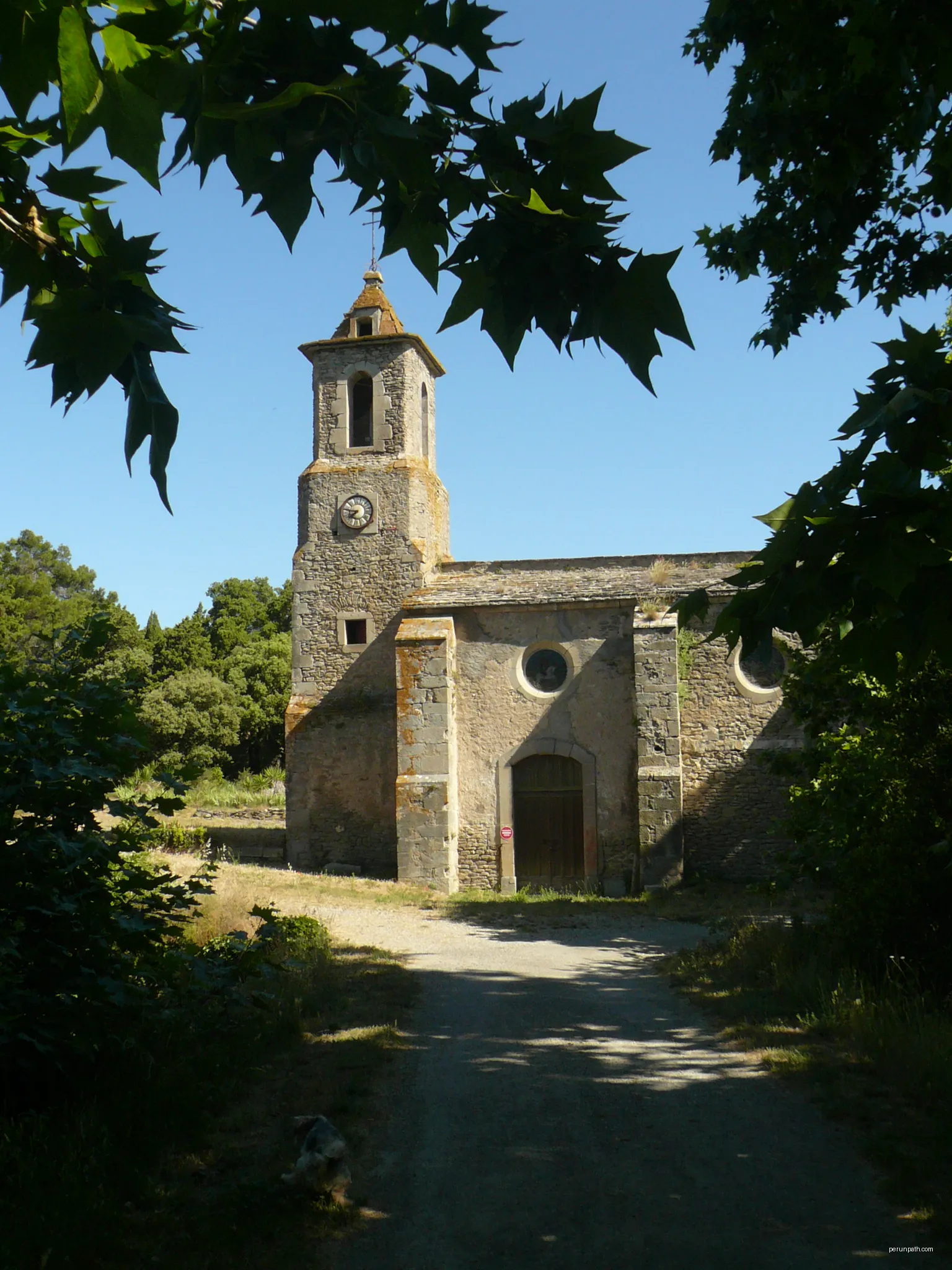 Eglise Saint-Pierre-es-Liens (et non Notre-Dame-de-la-Lauze) à Villarzel-Cabardès (Aude) | Autor: ArnoLagrange | Licencja: CC BY-SA 3.0 | Źródło: Wikimedia Commons