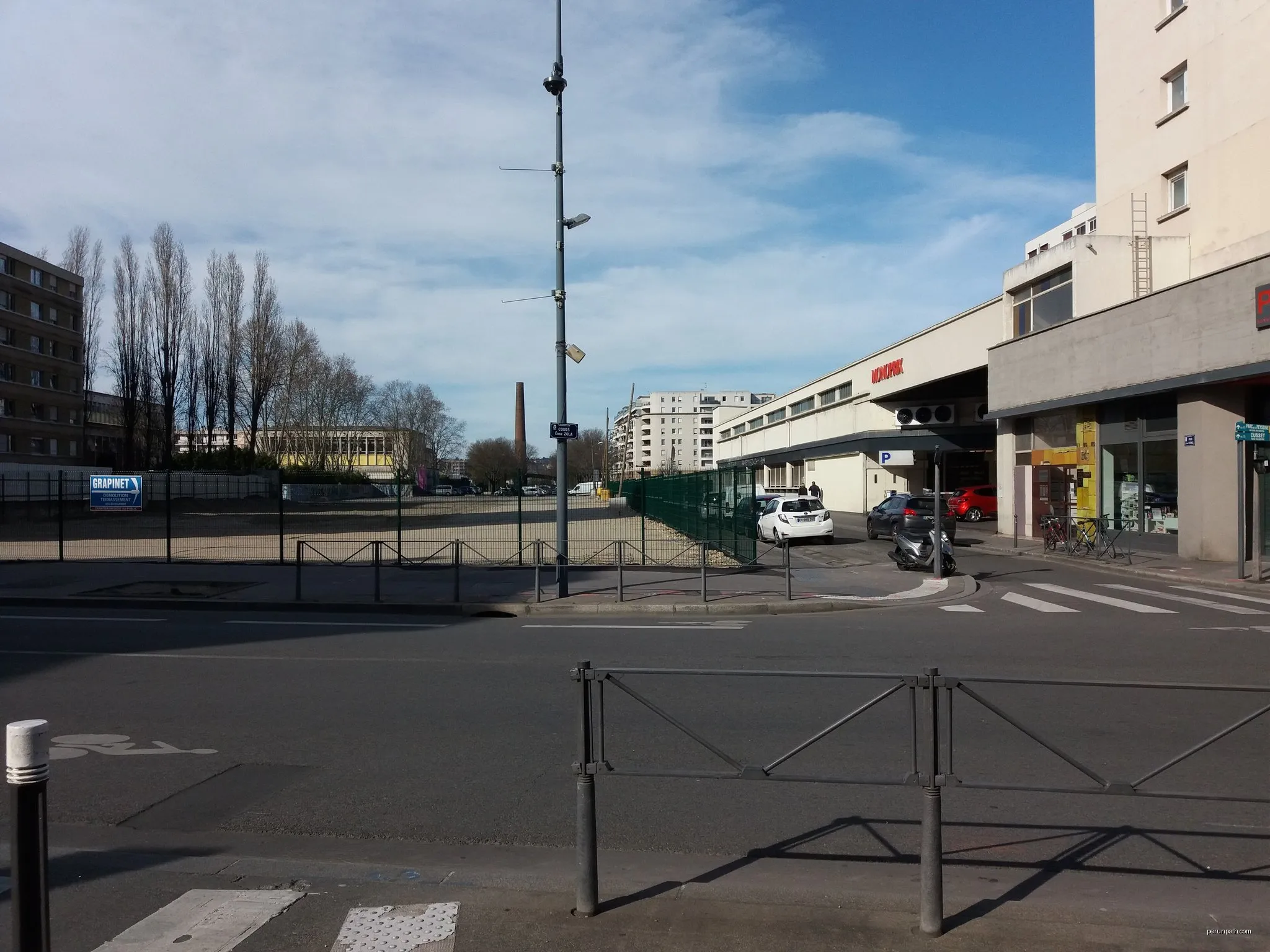 Curieux Détours Gratte Ciel