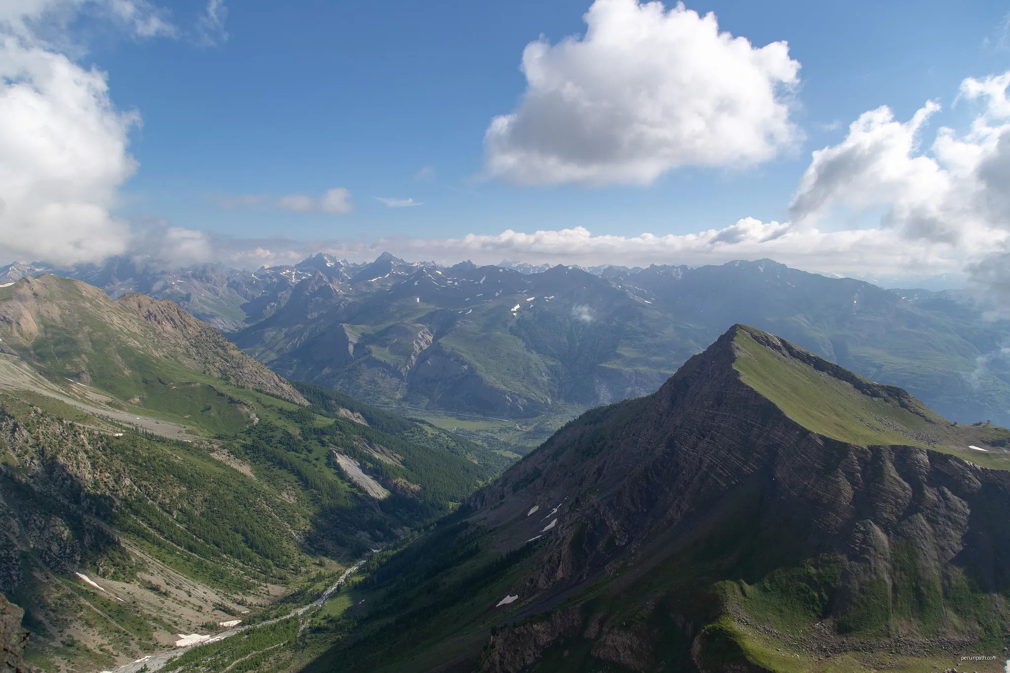 Randonnée dans le Parc national des Écrins, le 29 juin 2018 | Autor: Bruno Jargot from Lyon, France | Licencja: CC BY 2.0 | Źródło: Wikimedia Commons